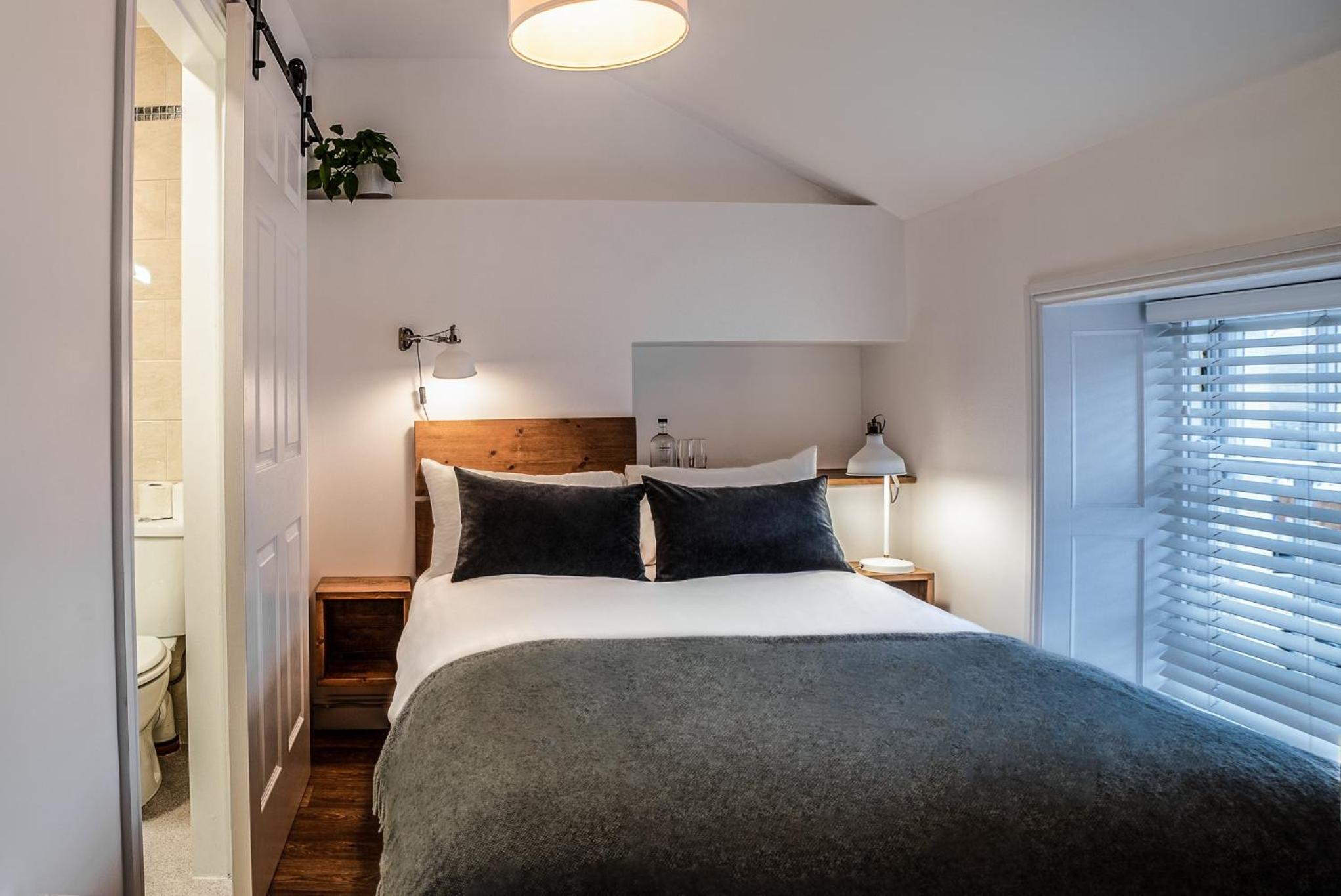 Small Double Room - Photo 6