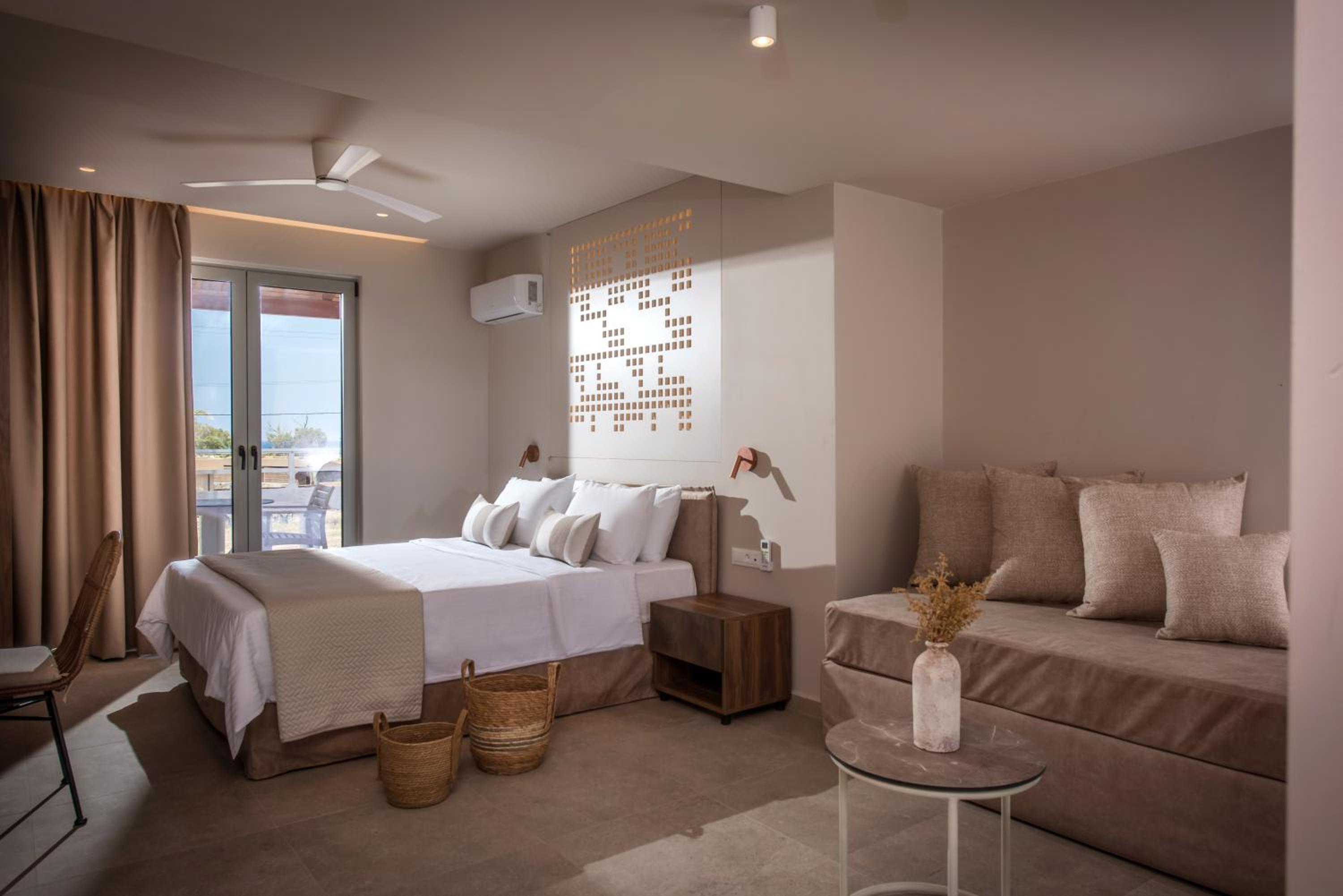 Deluxe Triple Room - Photo 1