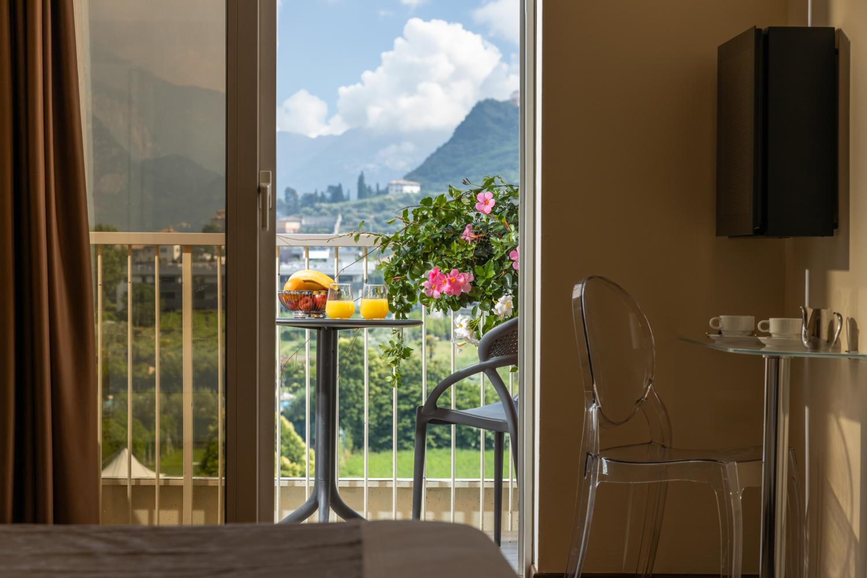 Standard Triple Room with Balcony - Photo 6