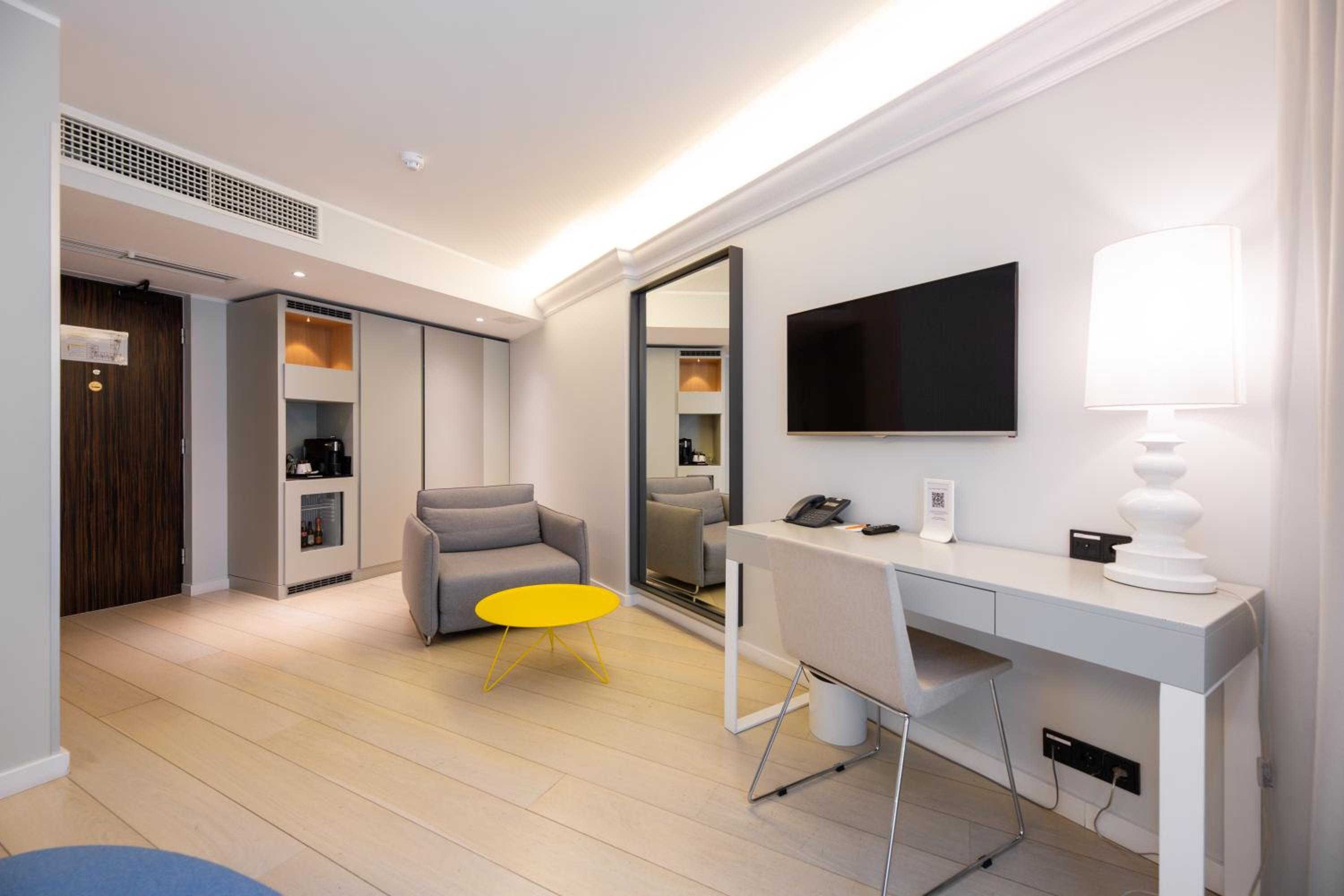 Premium Double Room with Sofa photo 2