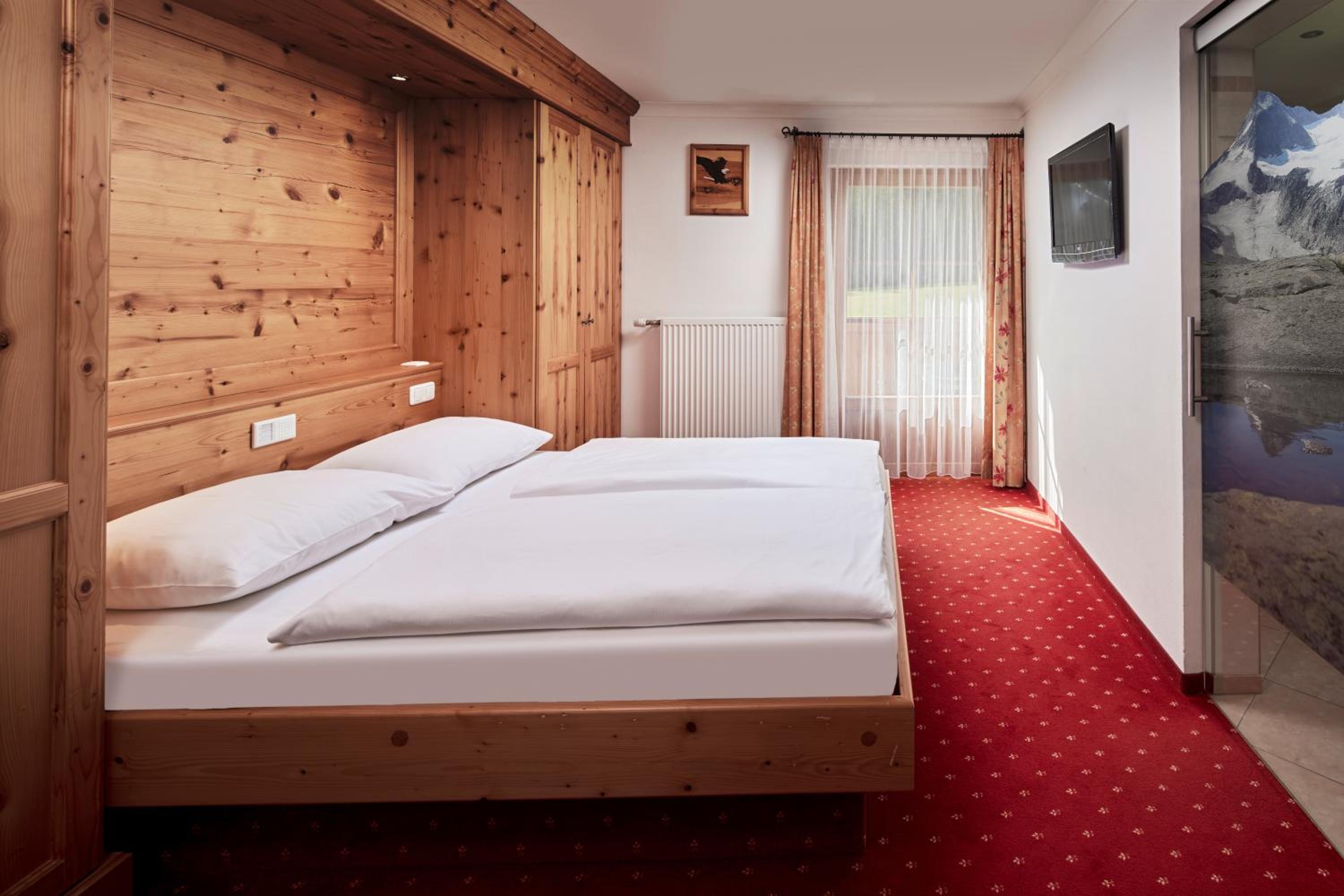 One-Bedroom Apartment - Annex
