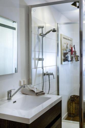 Apartment with Terrace - Photo 2
