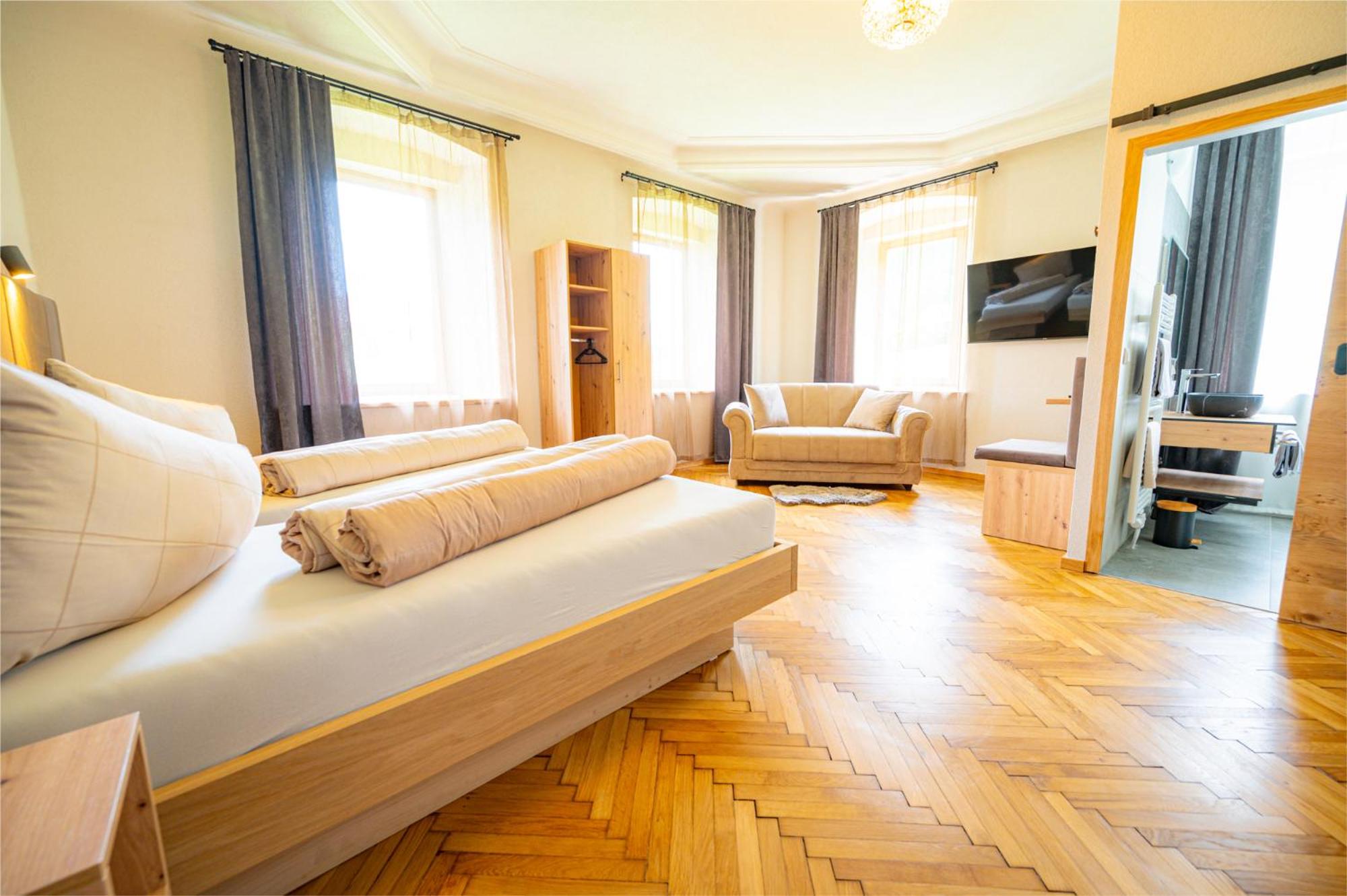Deluxe Double or Twin Room photo 3