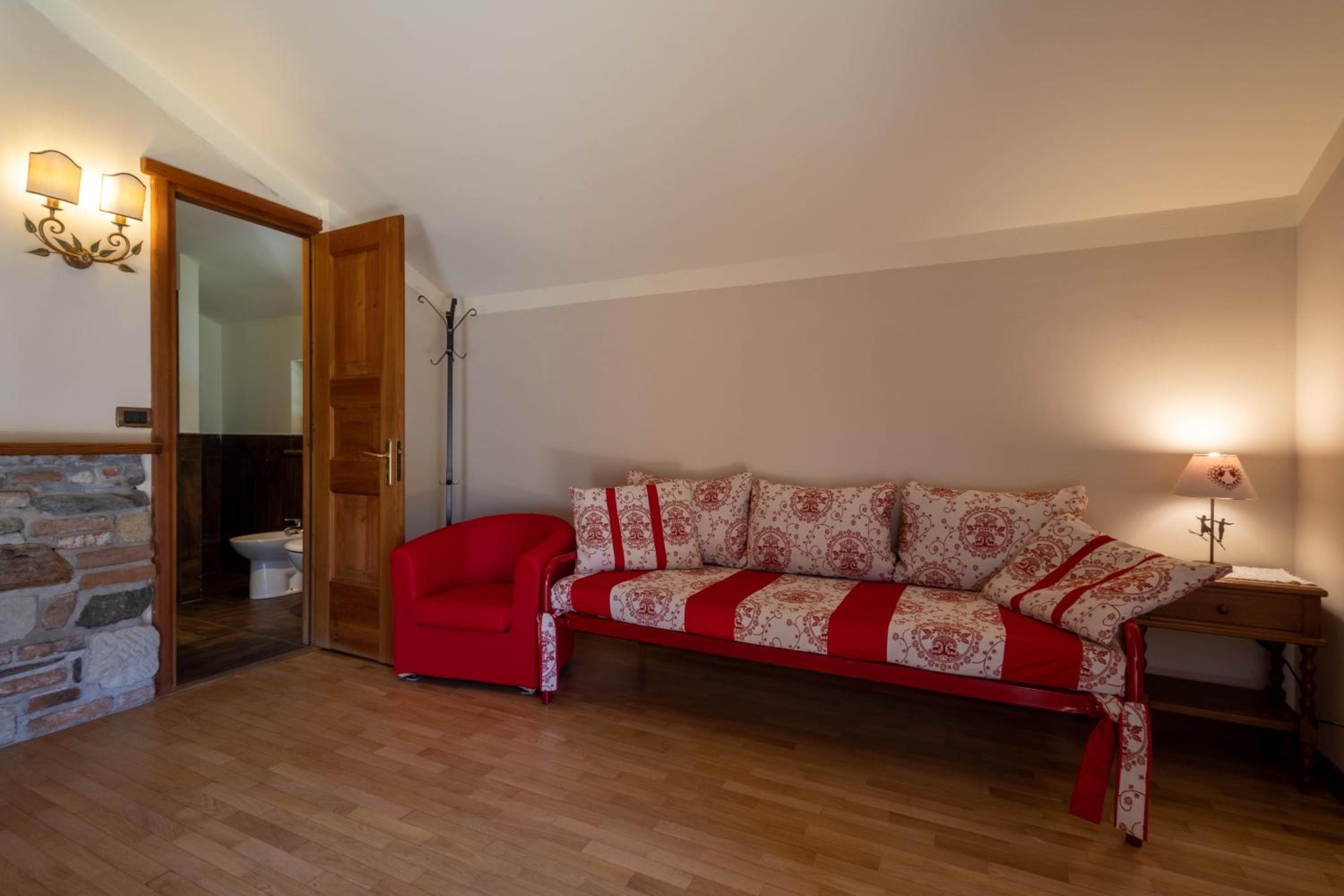 Deluxe King Room photo 3