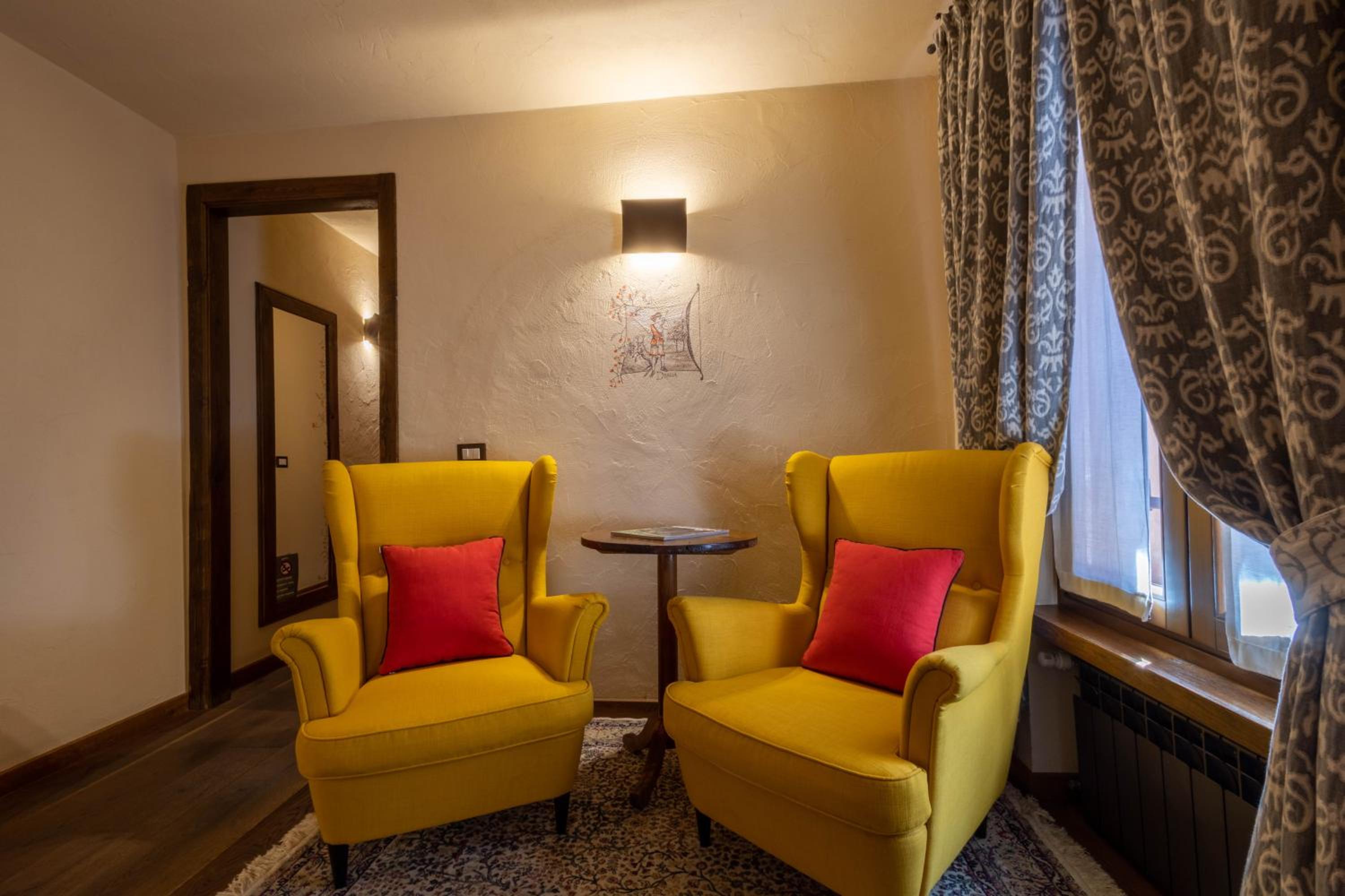 Suite - Photo 19