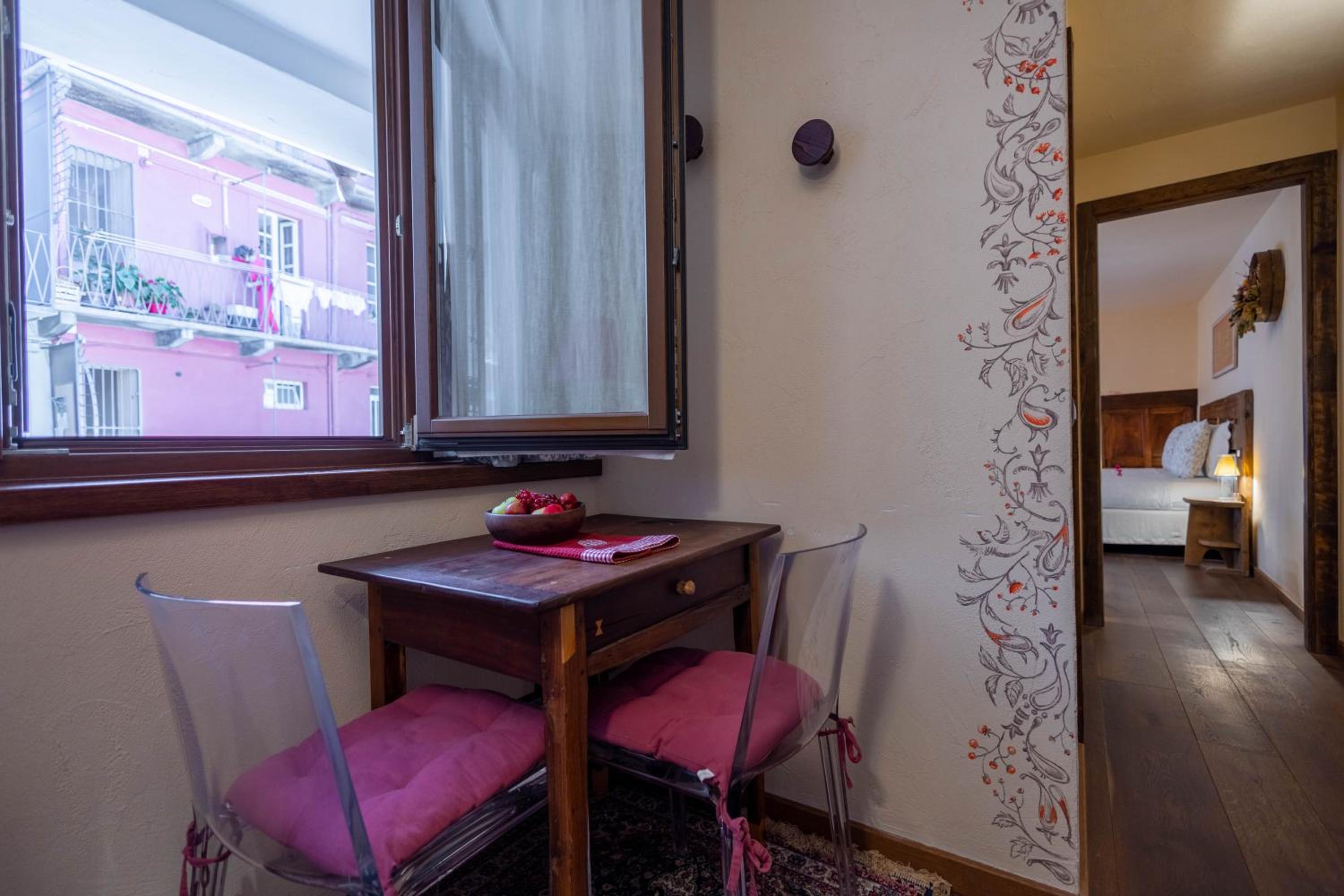 Suite - Photo 17
