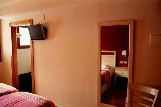 Double or Twin Room - Photo 2