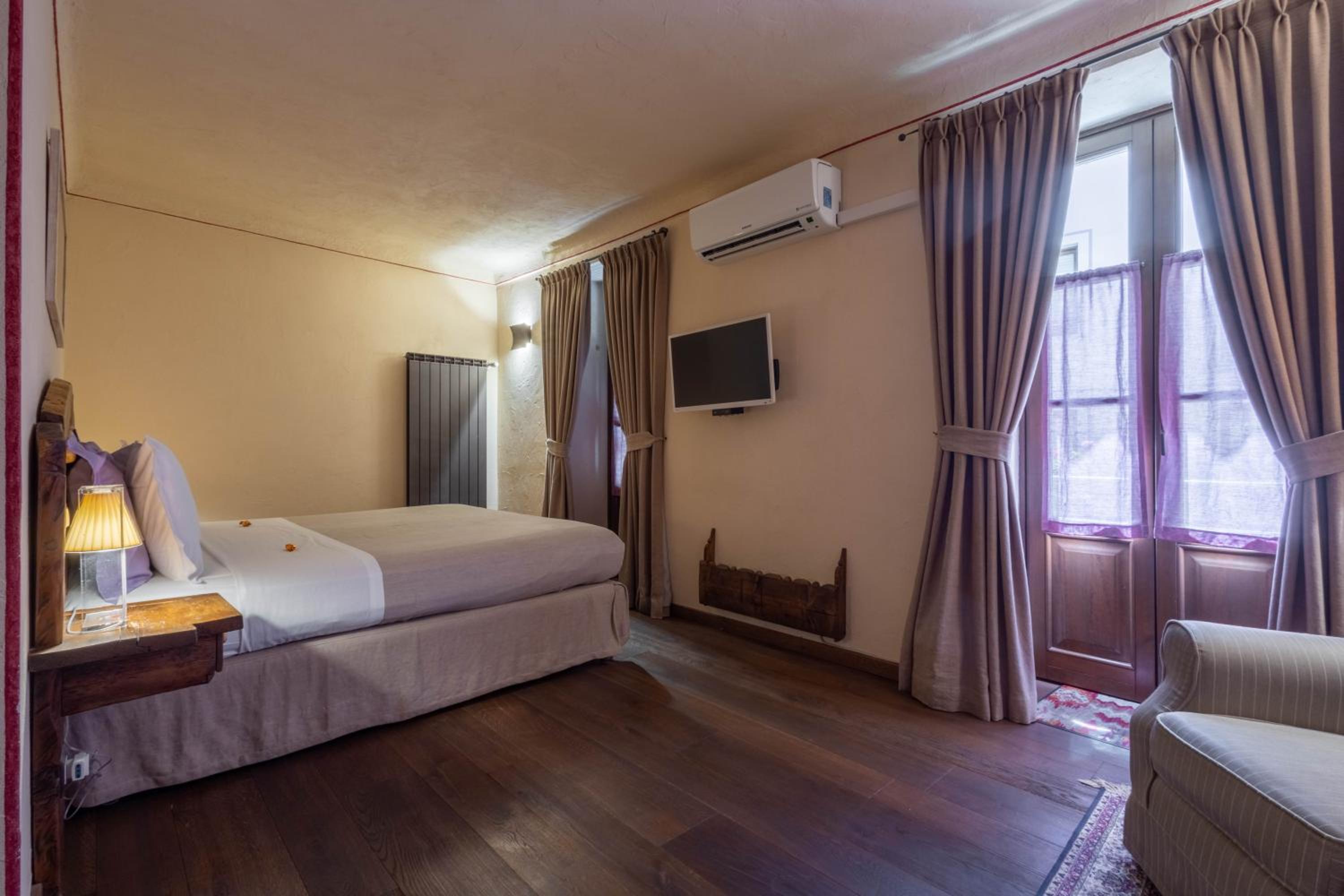 Superior Suite with Balcony - Photo 1