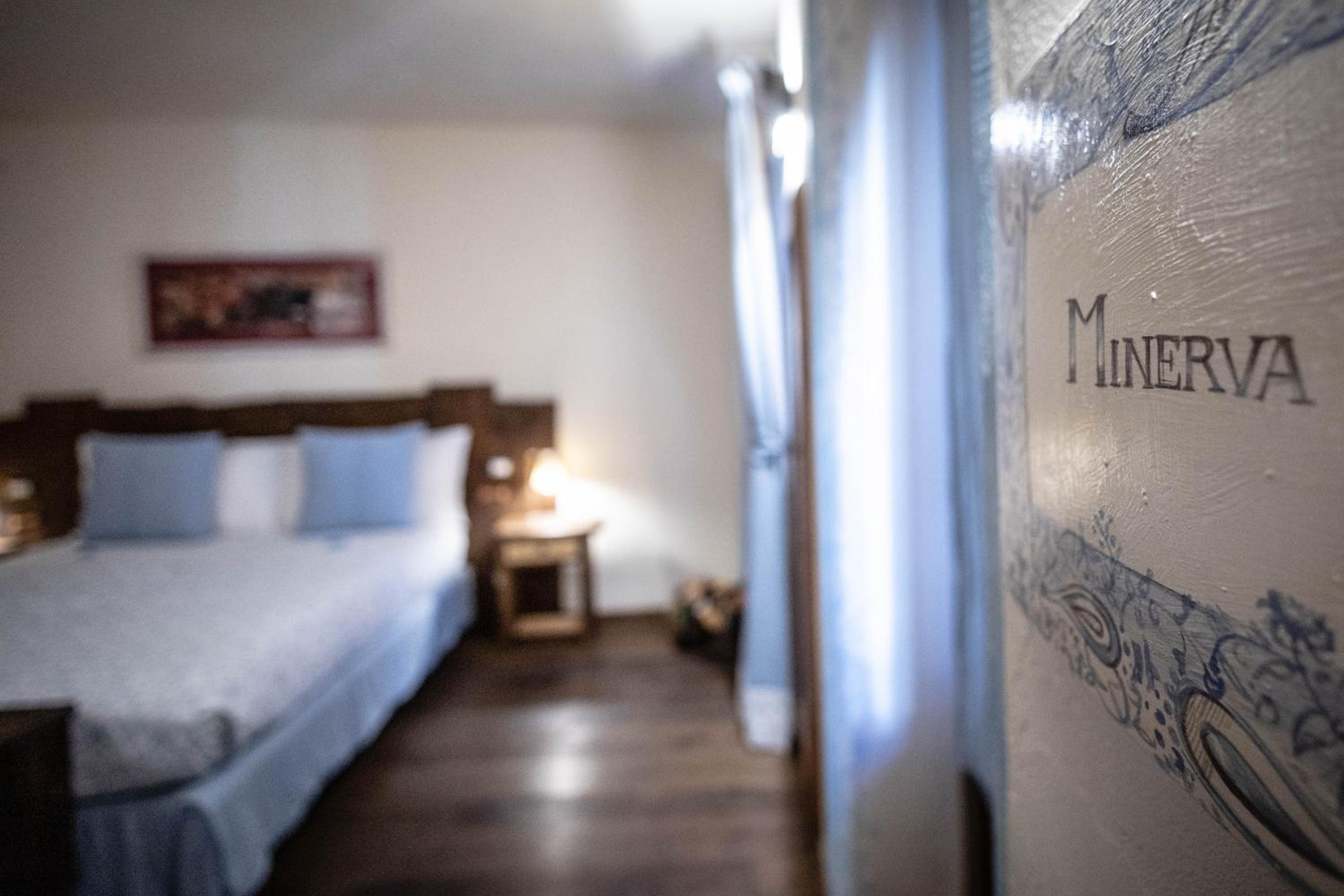 Deluxe Double Room with Balcony - Photo 11