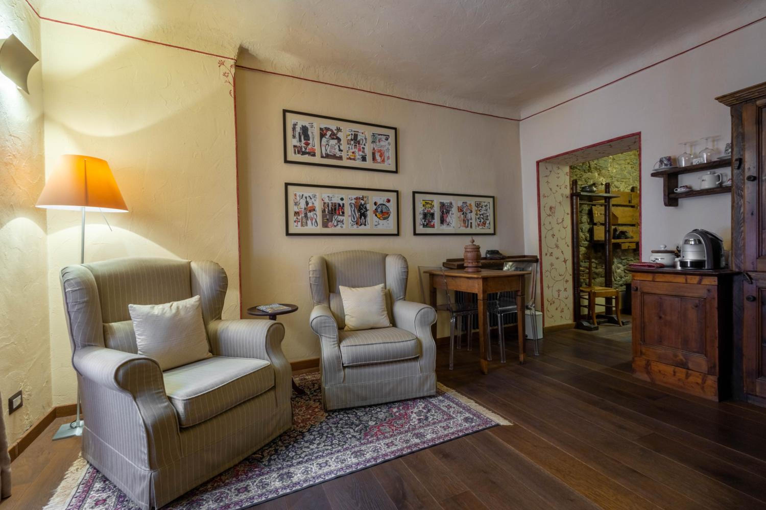 Superior Suite with Balcony - Photo 5