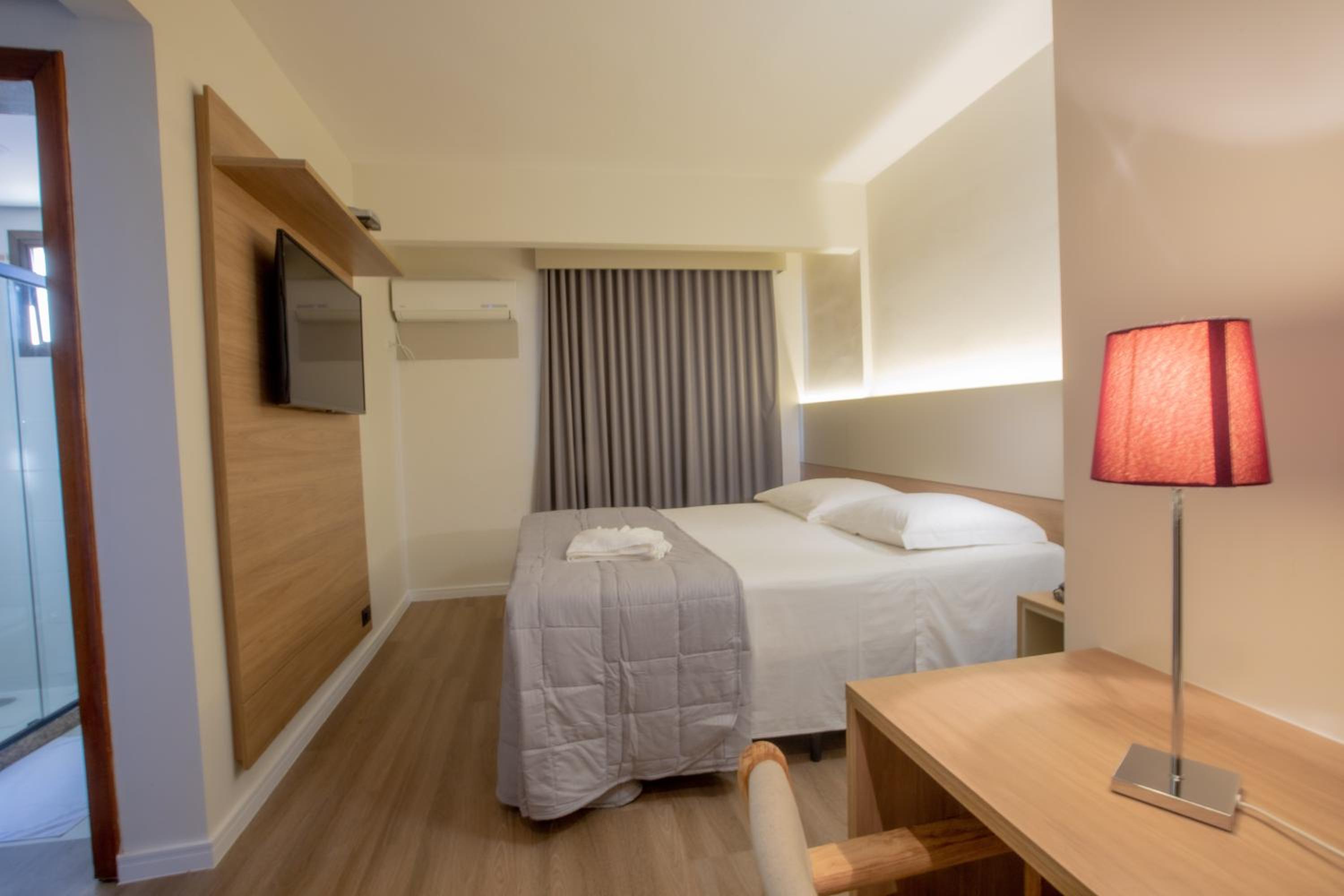 Standard King Room photo 2