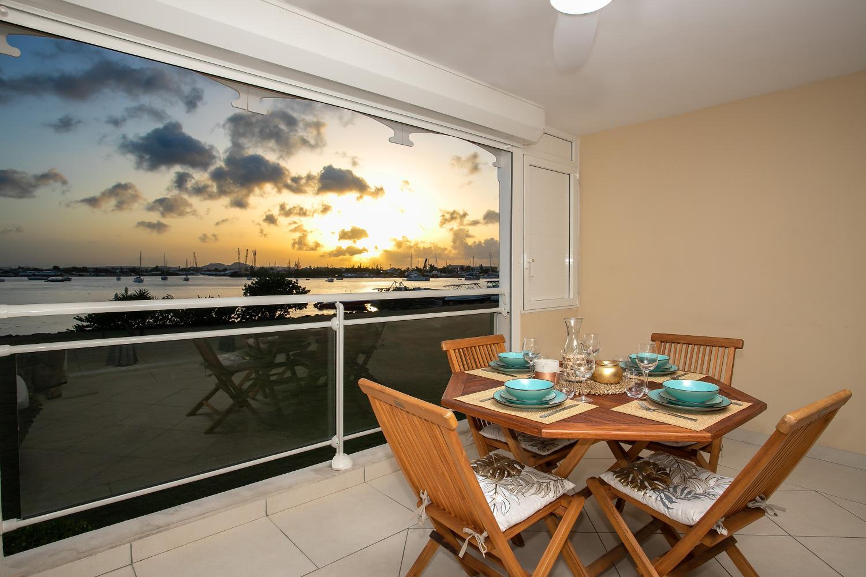 Apartment with Lake View