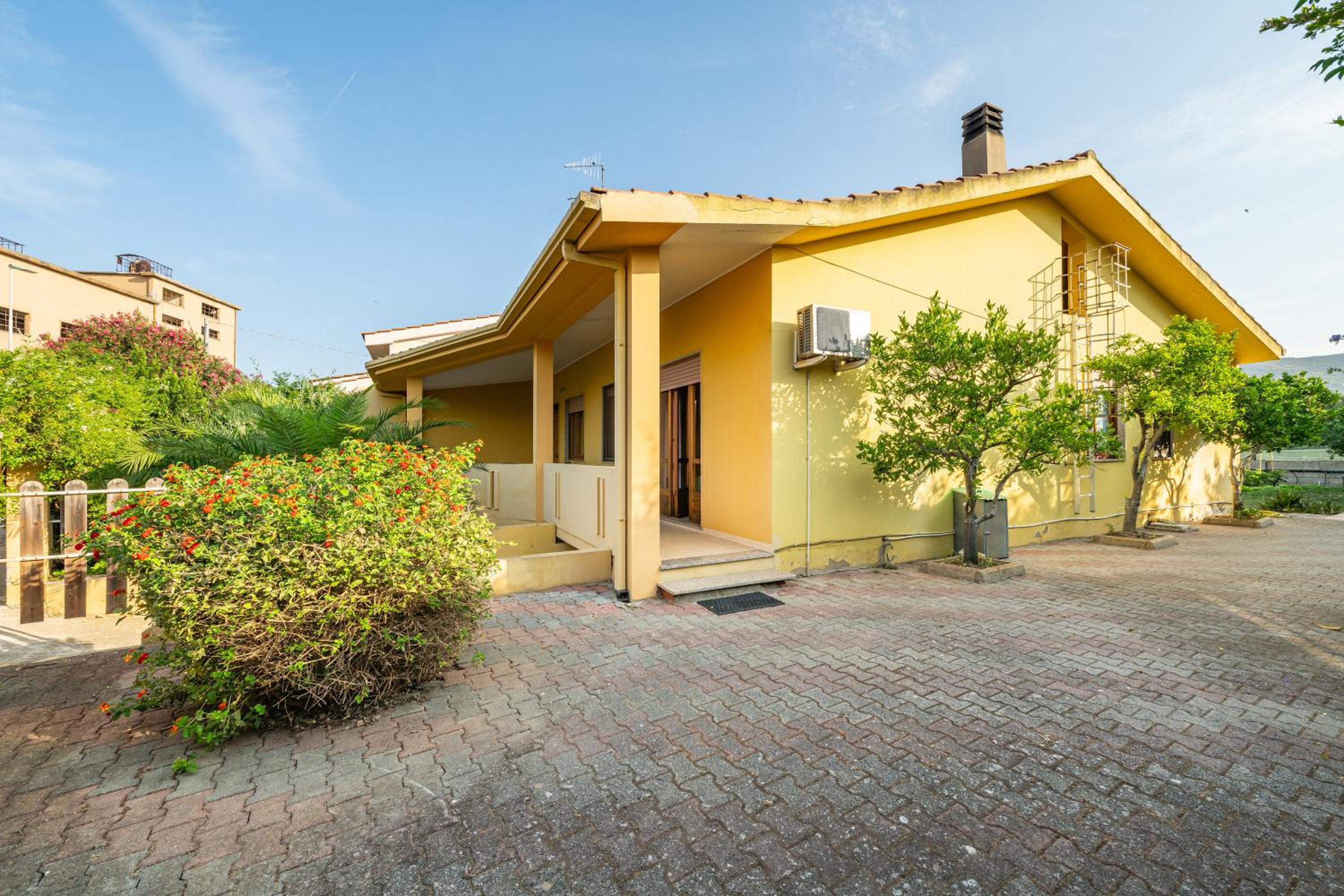Two-Bedroom House photo 2