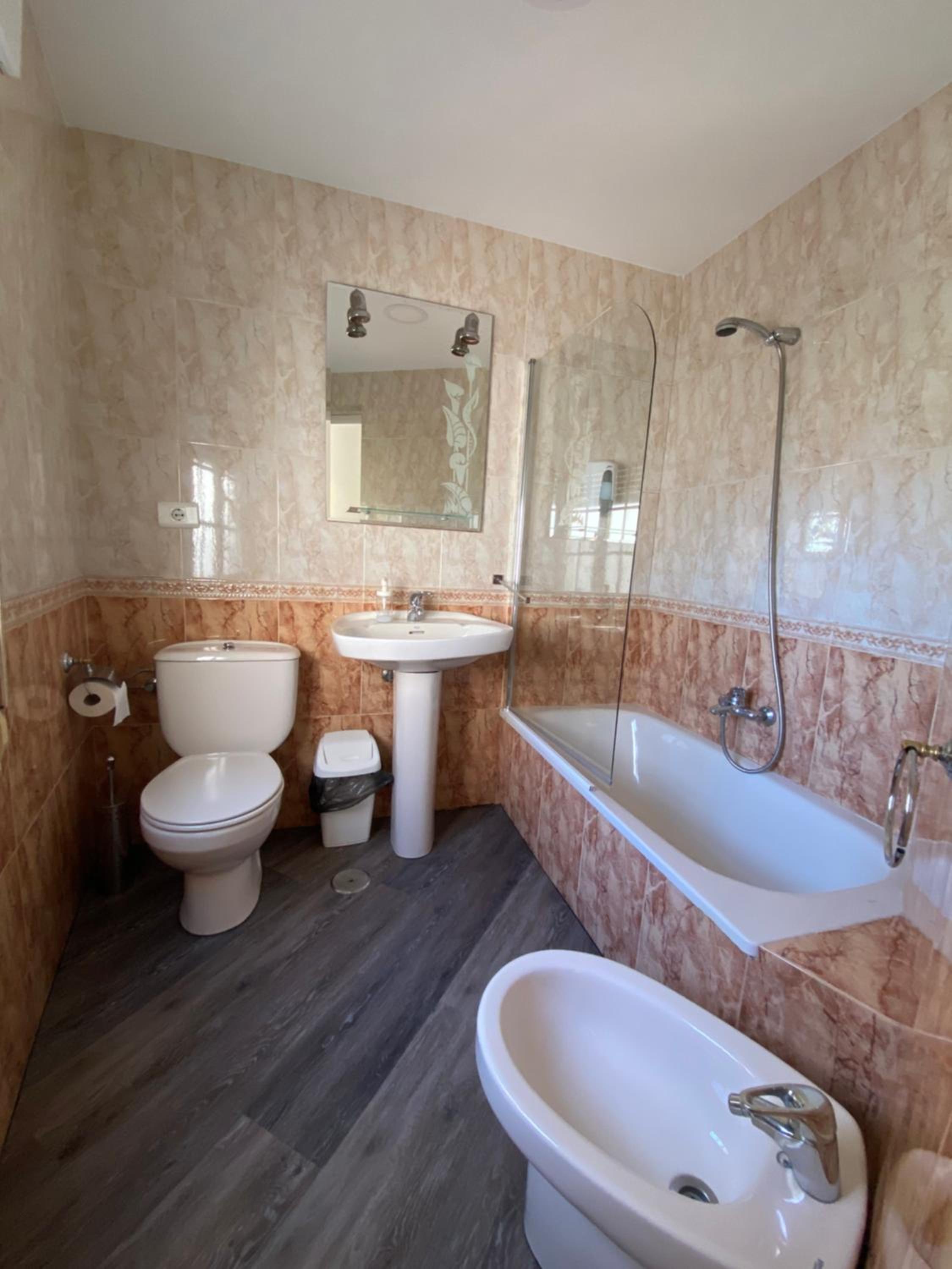 Double Room with Private Bathroom photo 3