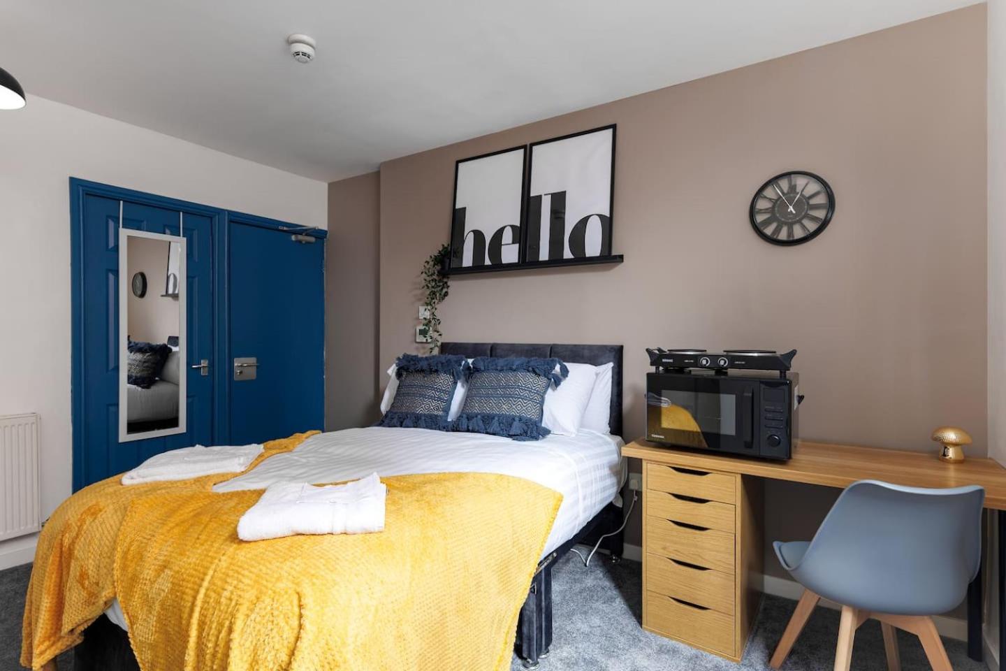 Studio Apartment photo 1