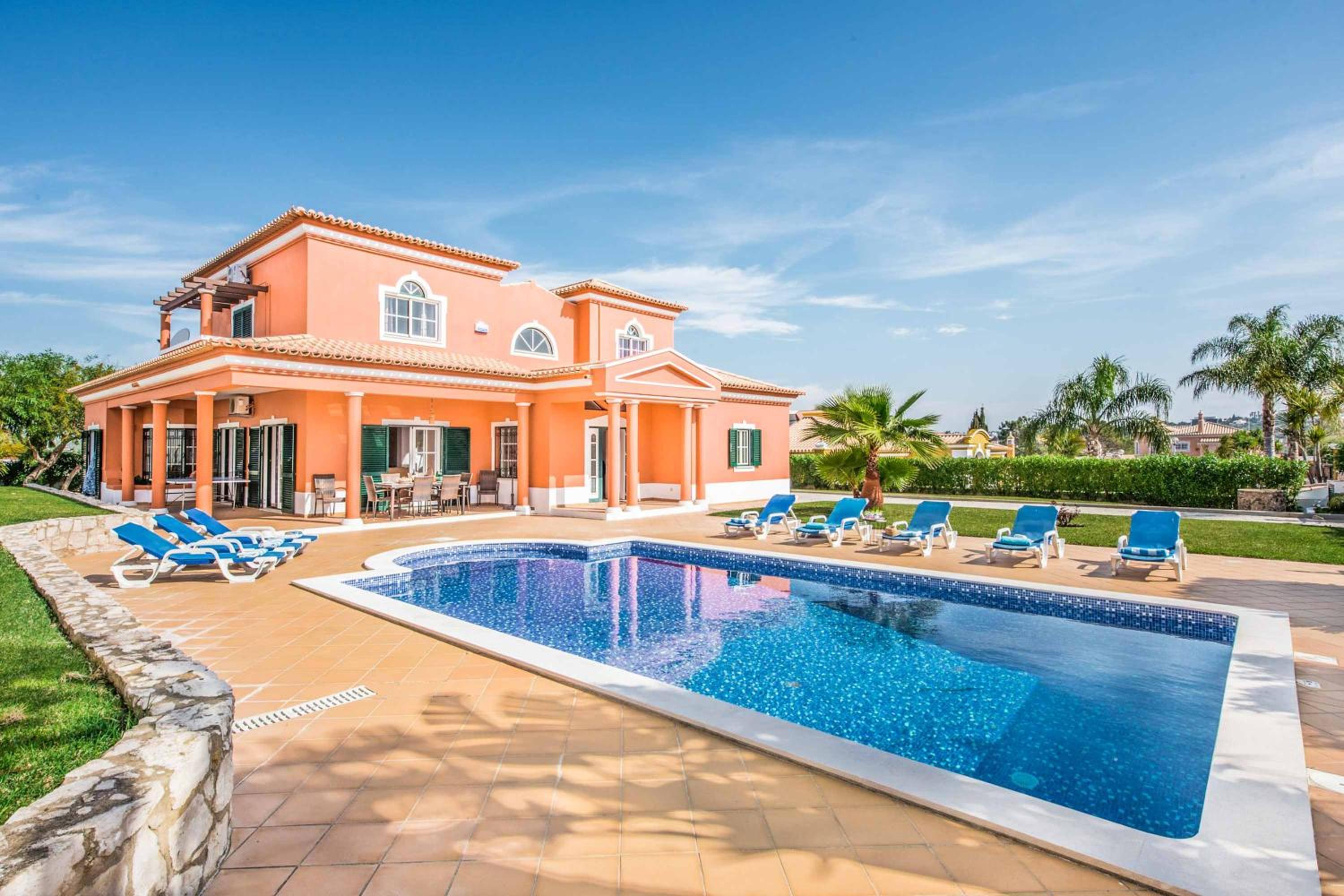 Villa photo 2