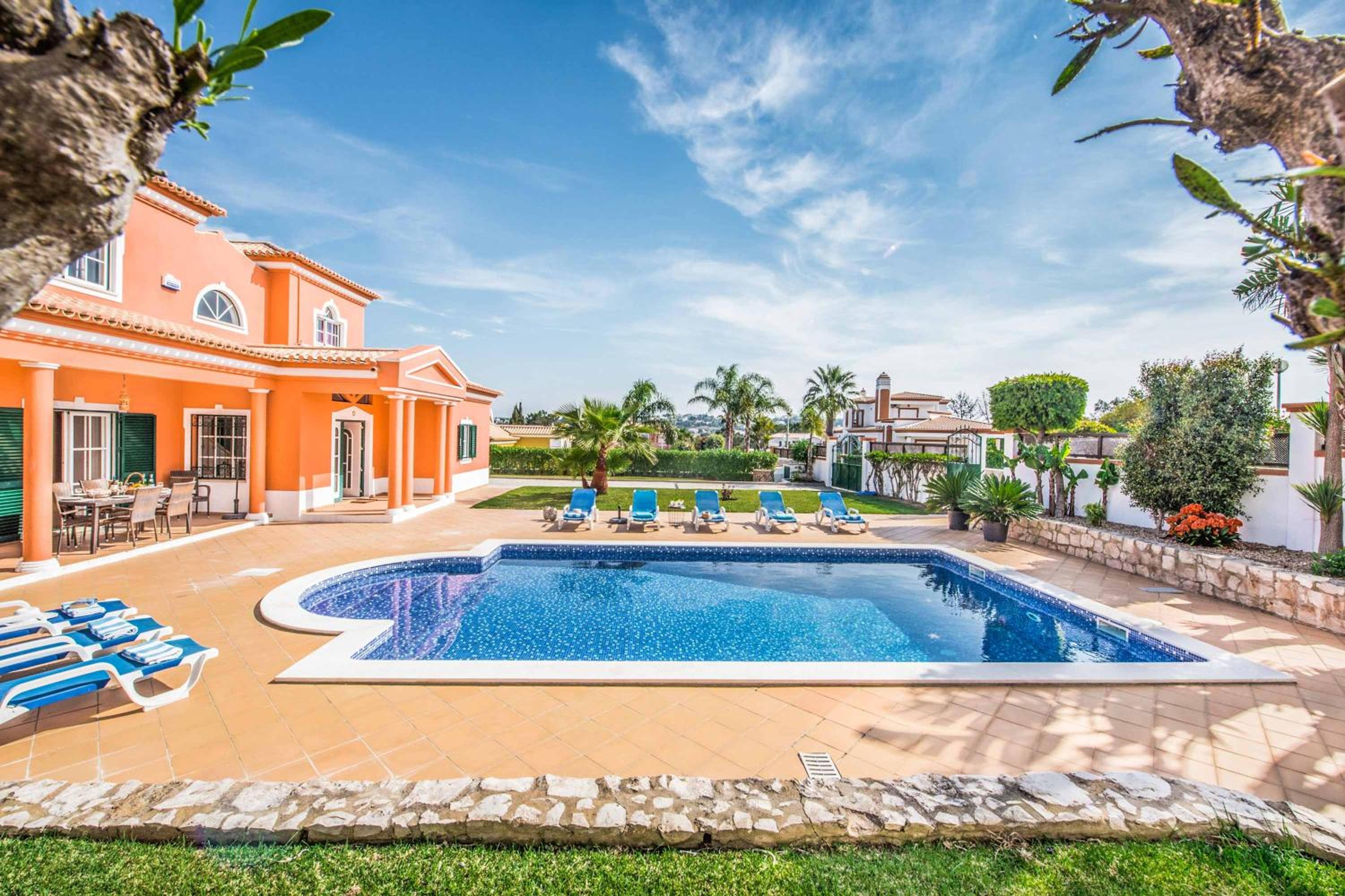 Four-Bedroom Villa photo 2