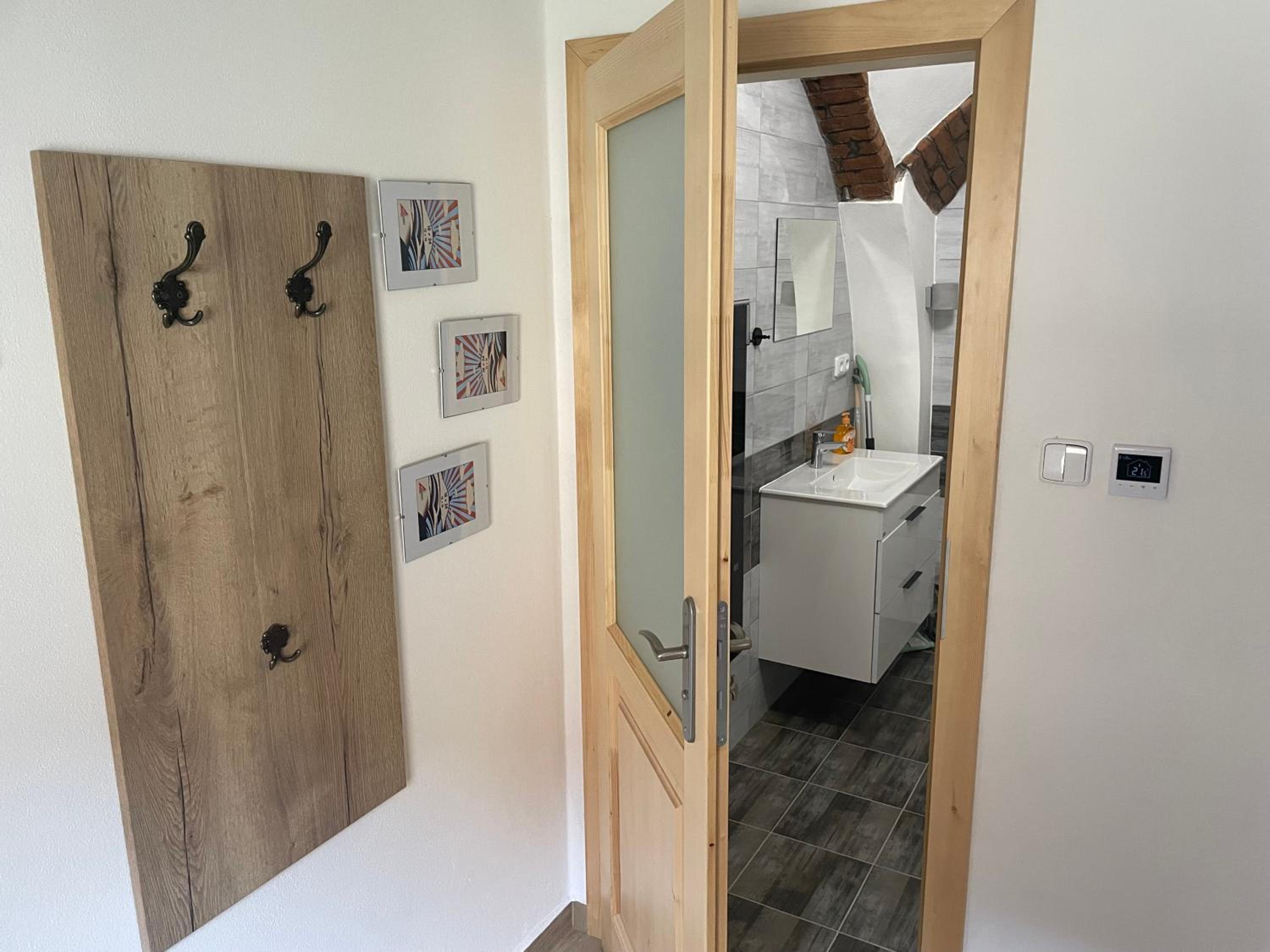 Deluxe Double Room with Shower photo 2