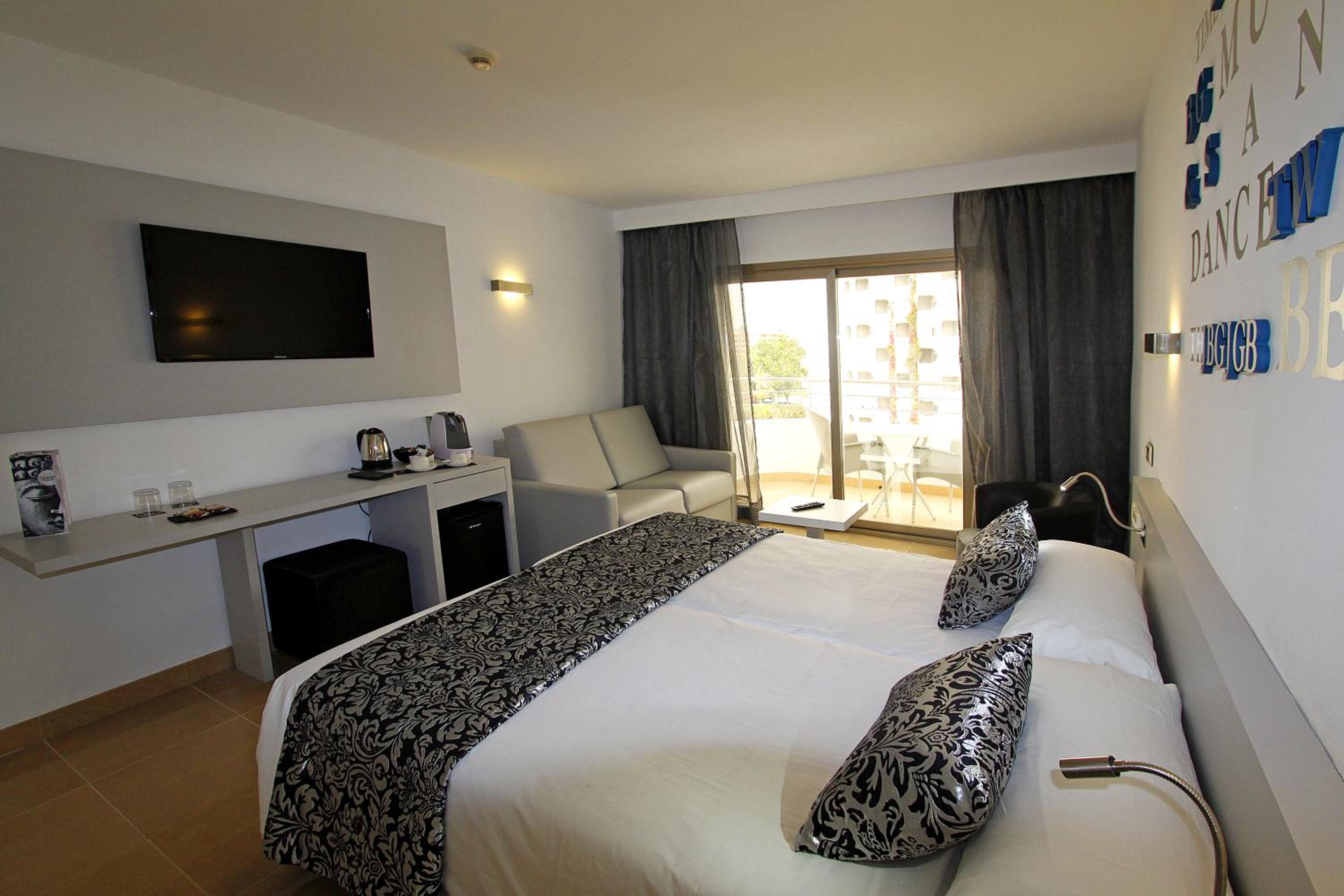 Double Room with Pool View