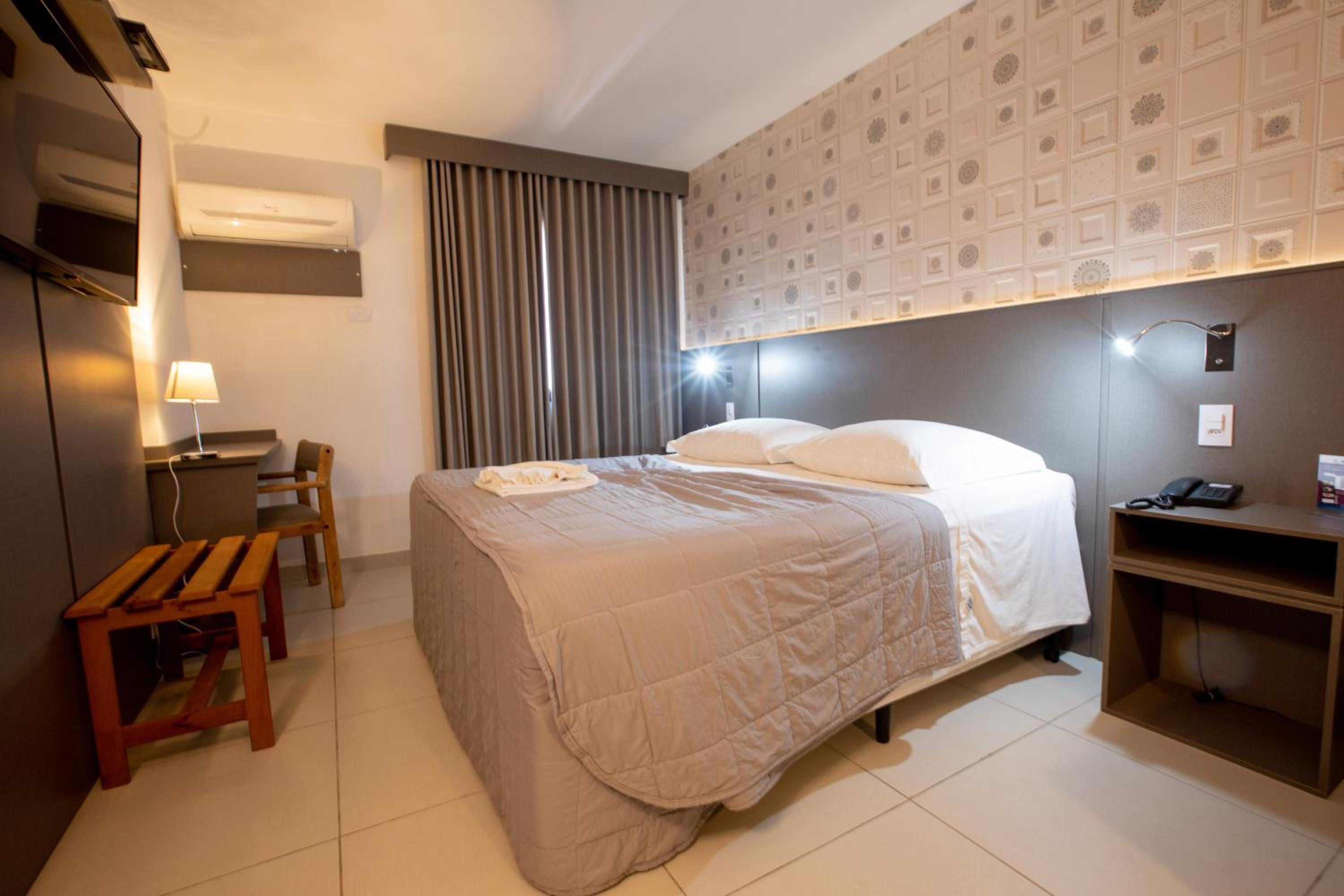 Deluxe King Suite photo 1