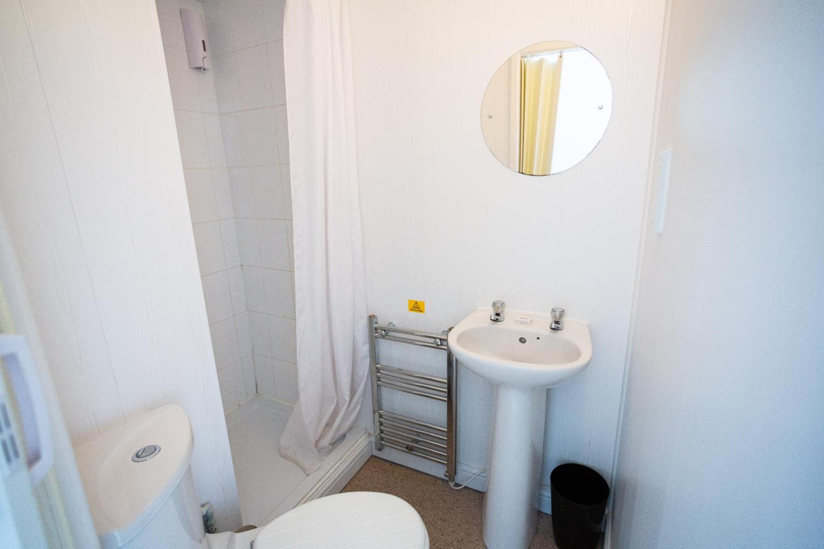 Standard Single Room With Shower photo 2