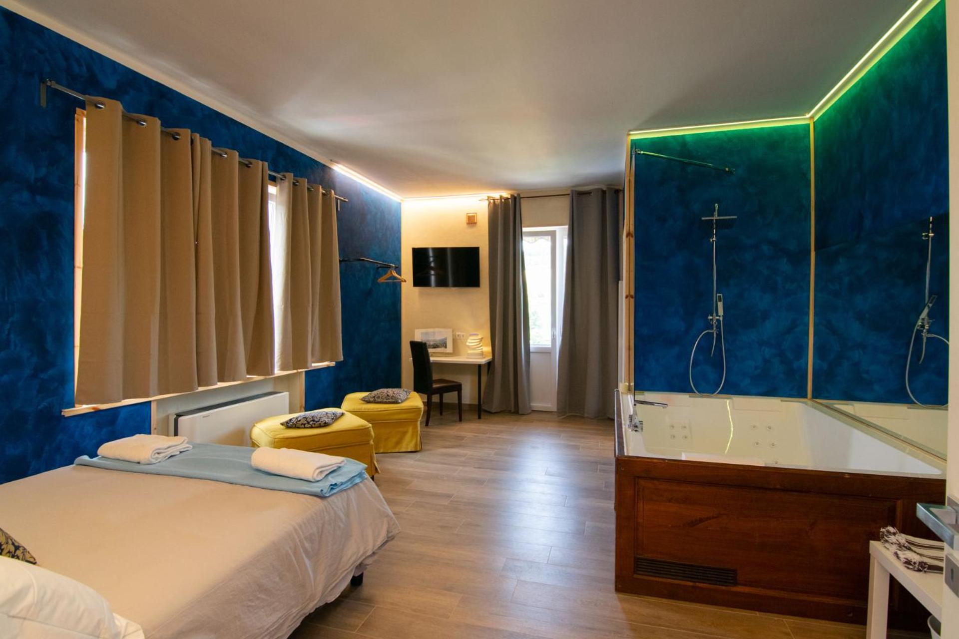 Junior Suite with Garden View photo 3