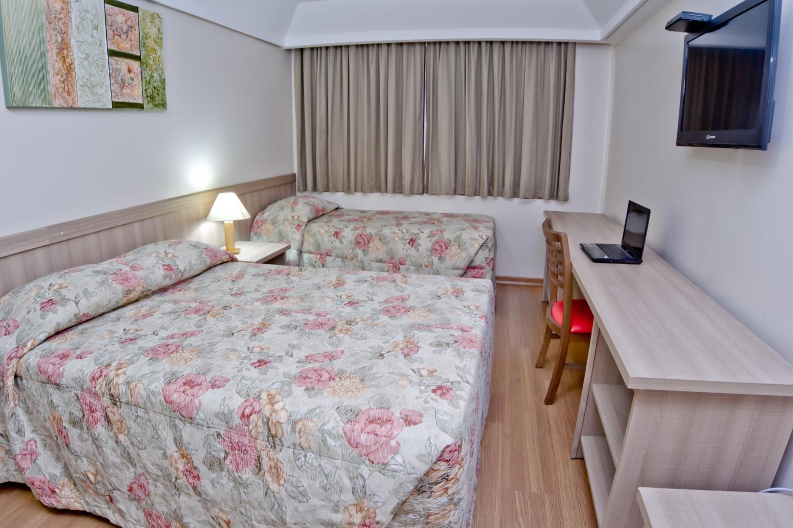 Hotel Golden Park Curitiba by Nacional Inn — Standard Triple Room