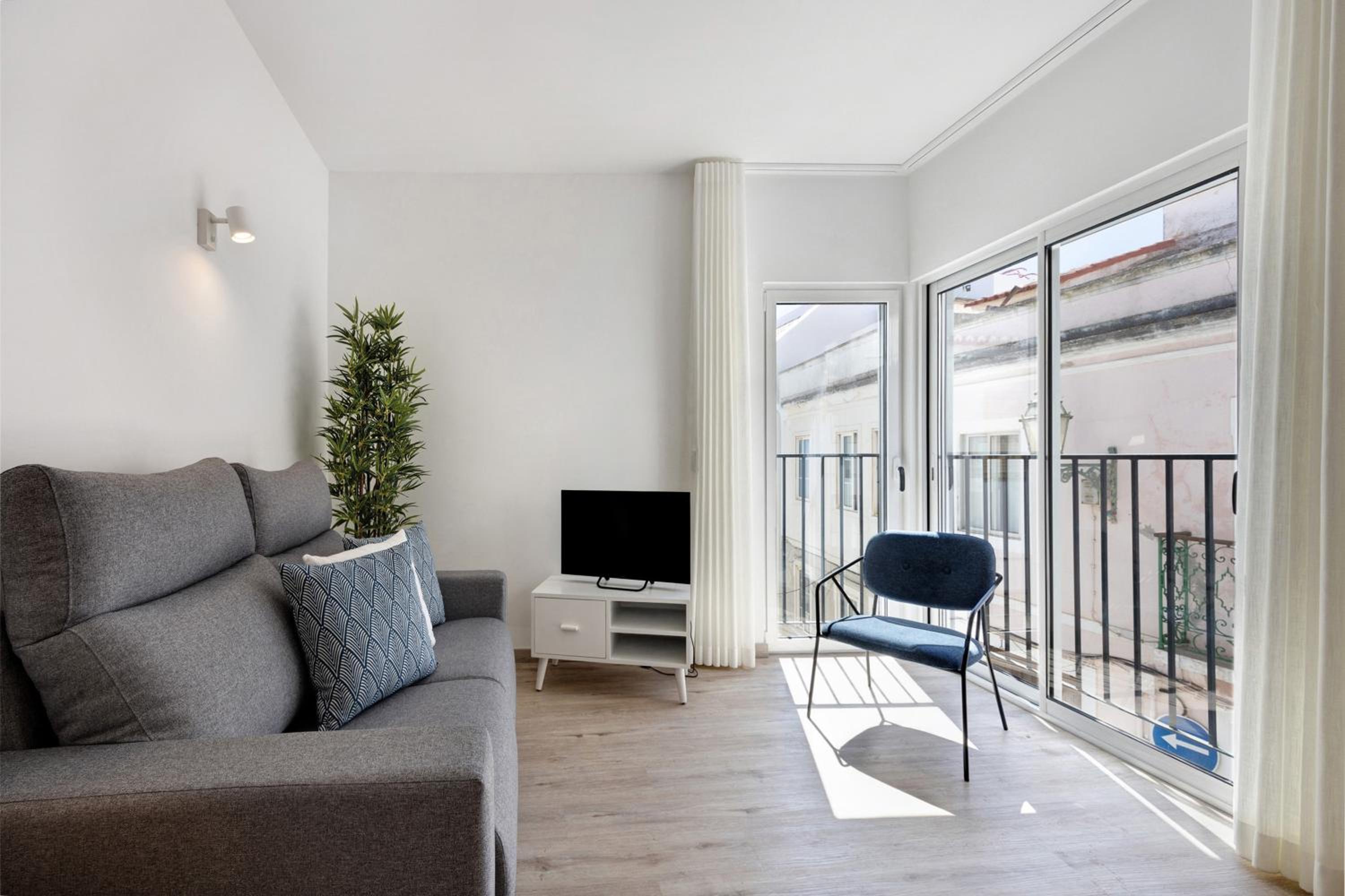Two-Bedroom Deluxe Apartment with Balcony