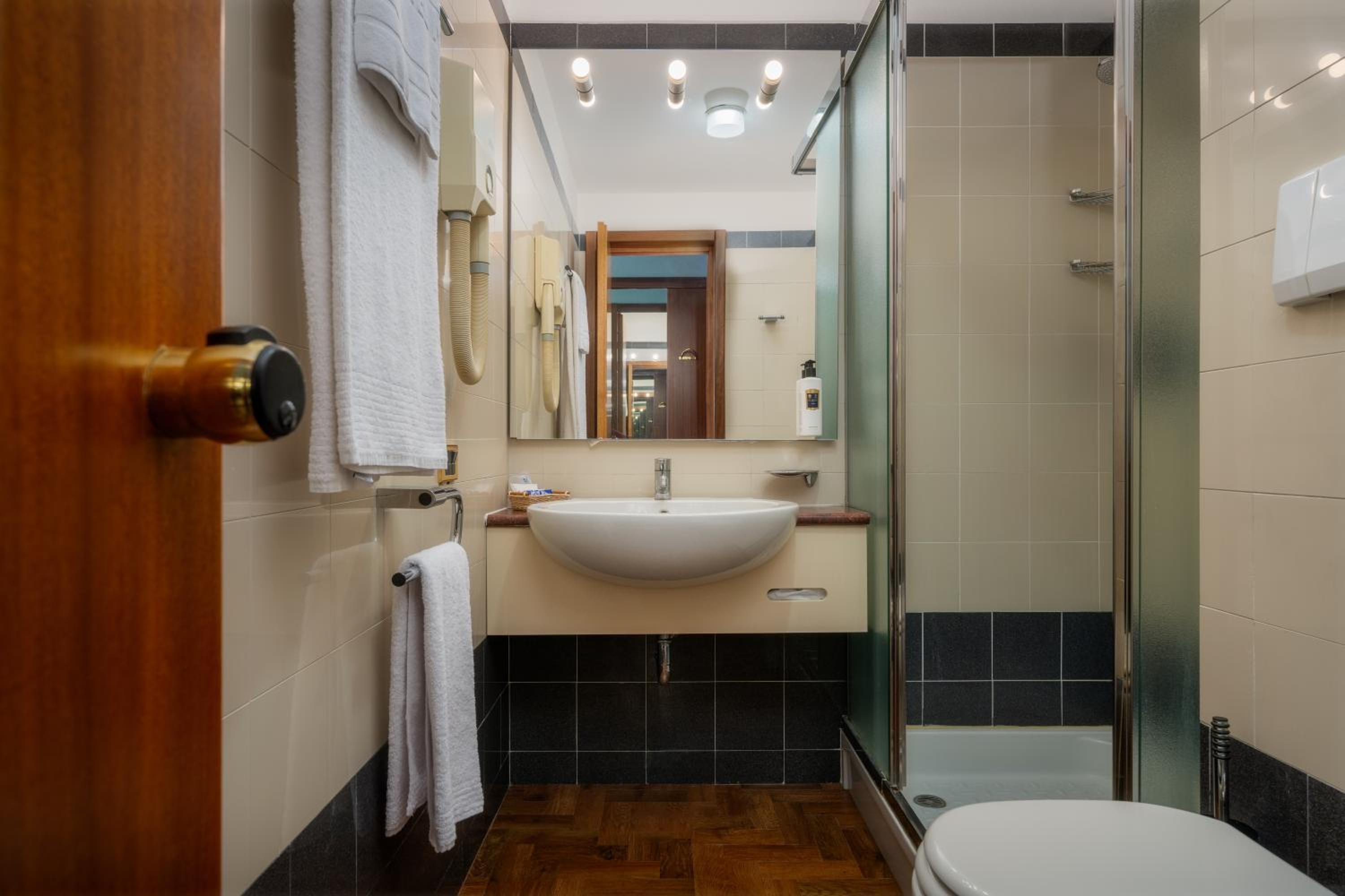 Single Room photo 3