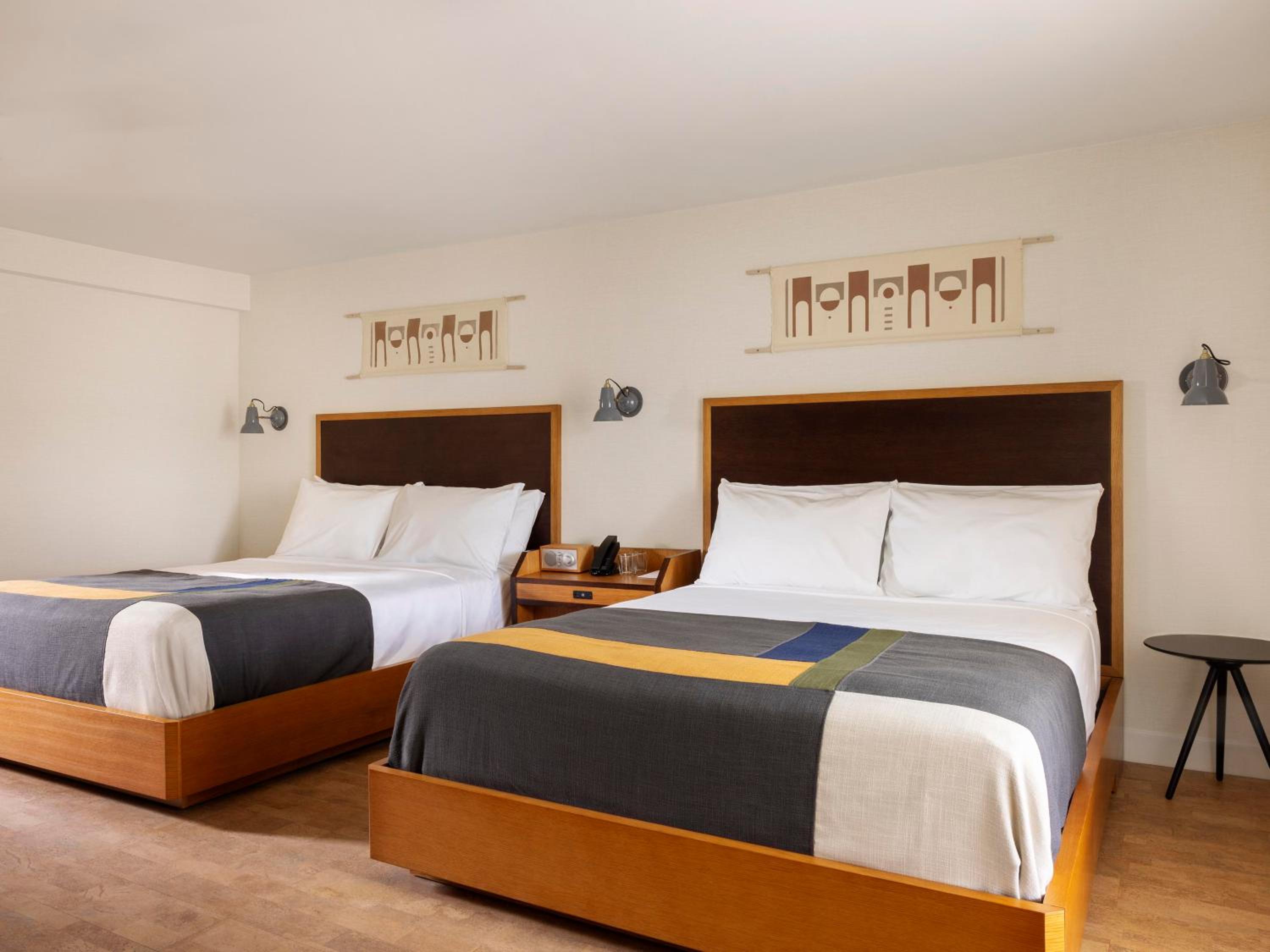 Deluxe Double Room (2 Adults + 1 Child)