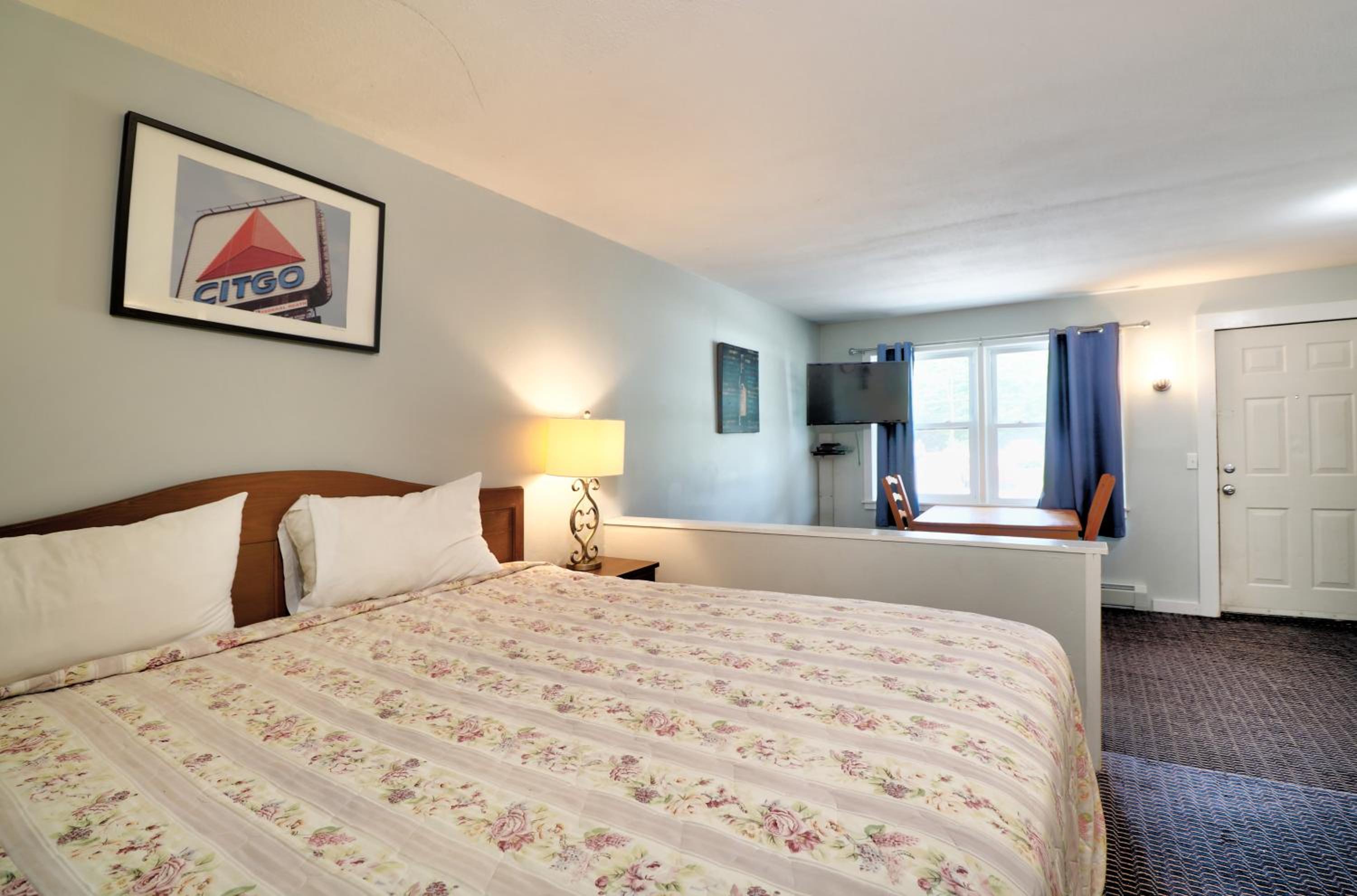 Deluxe King Suite photo 3