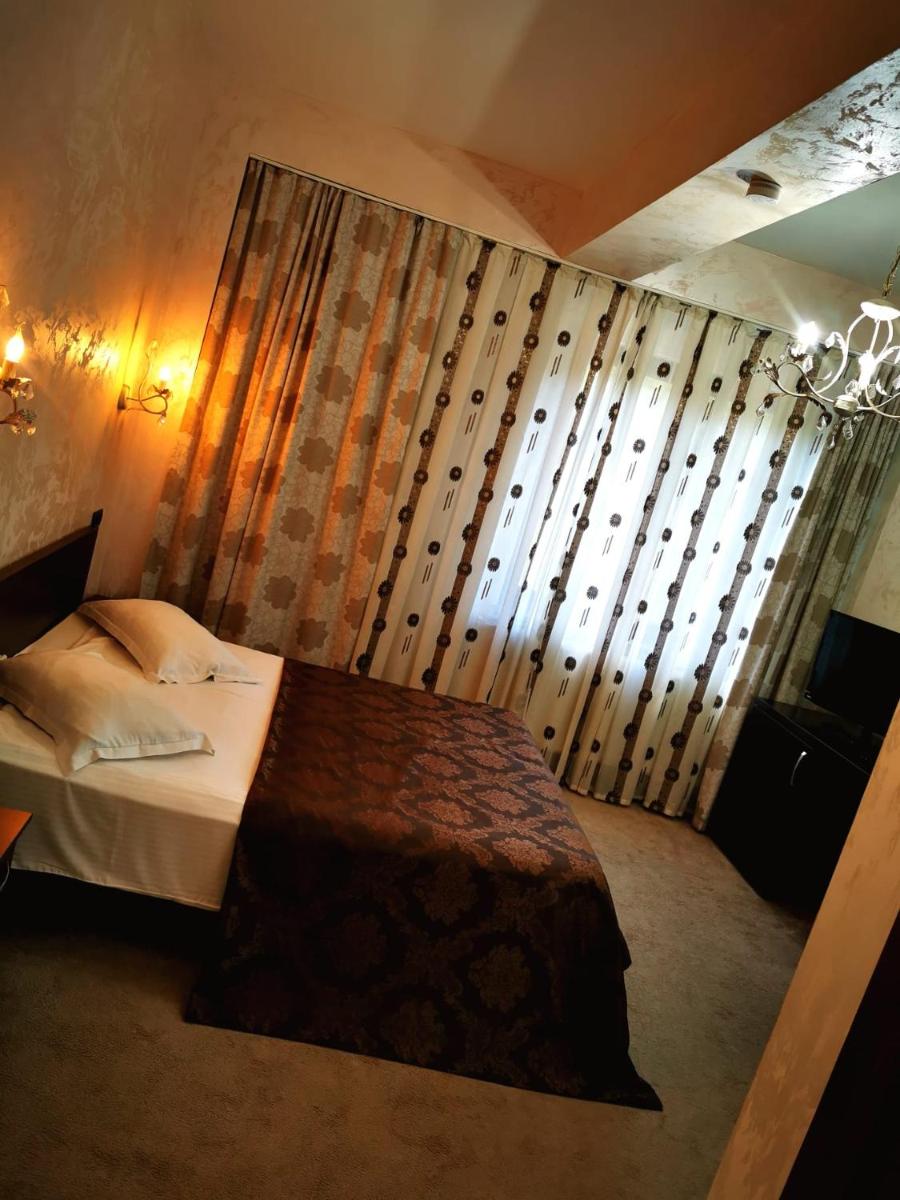 Large Double or Twin Room photo 1