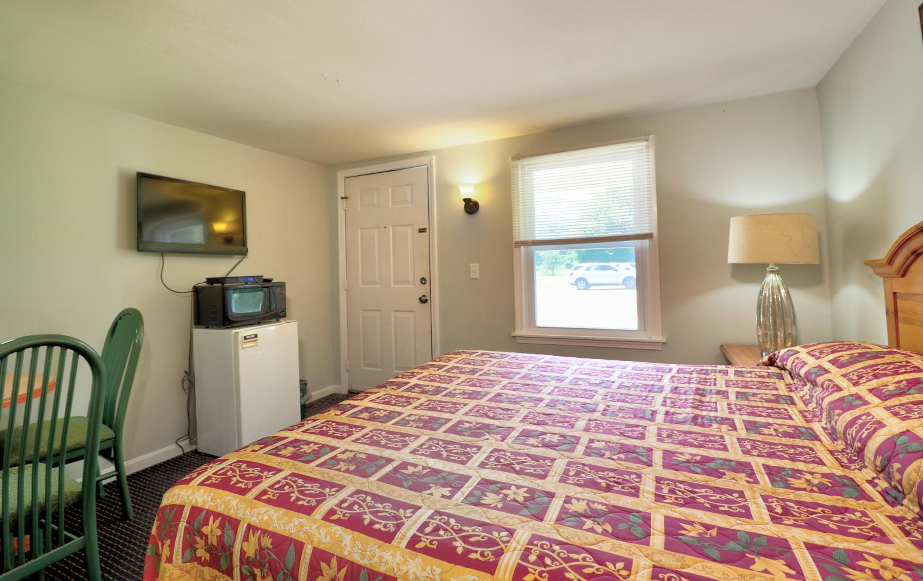 Deluxe King Suite photo 2