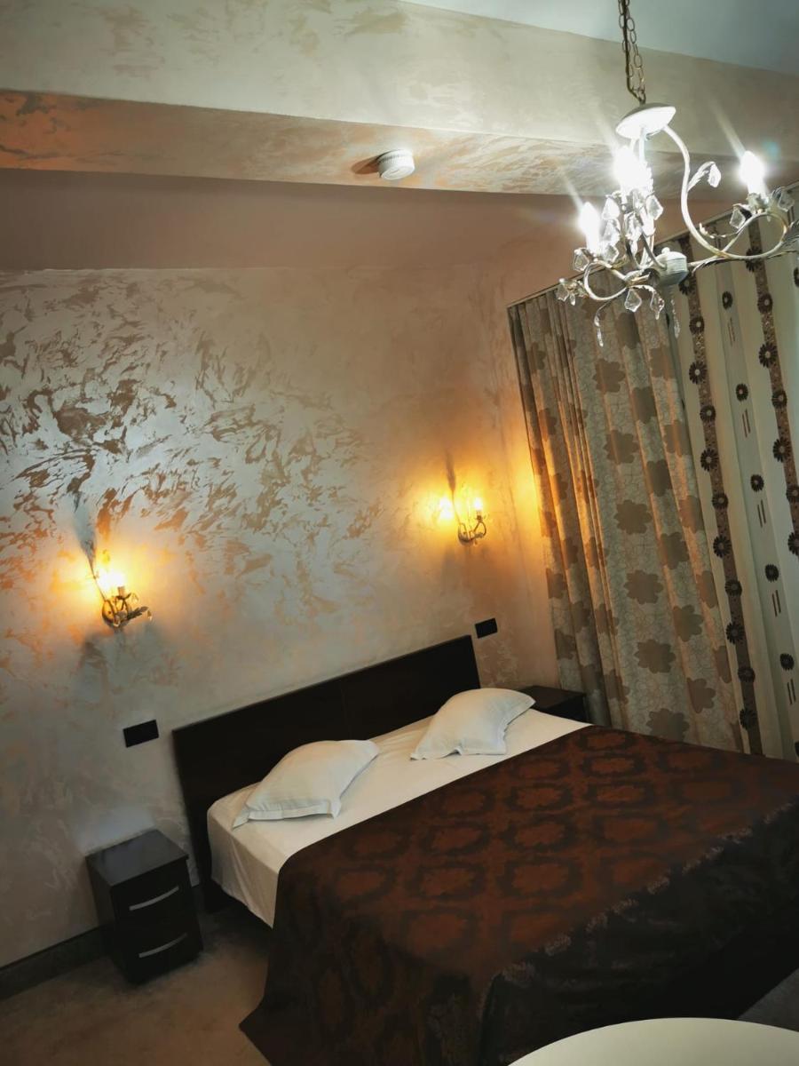 Large Double or Twin Room photo 2