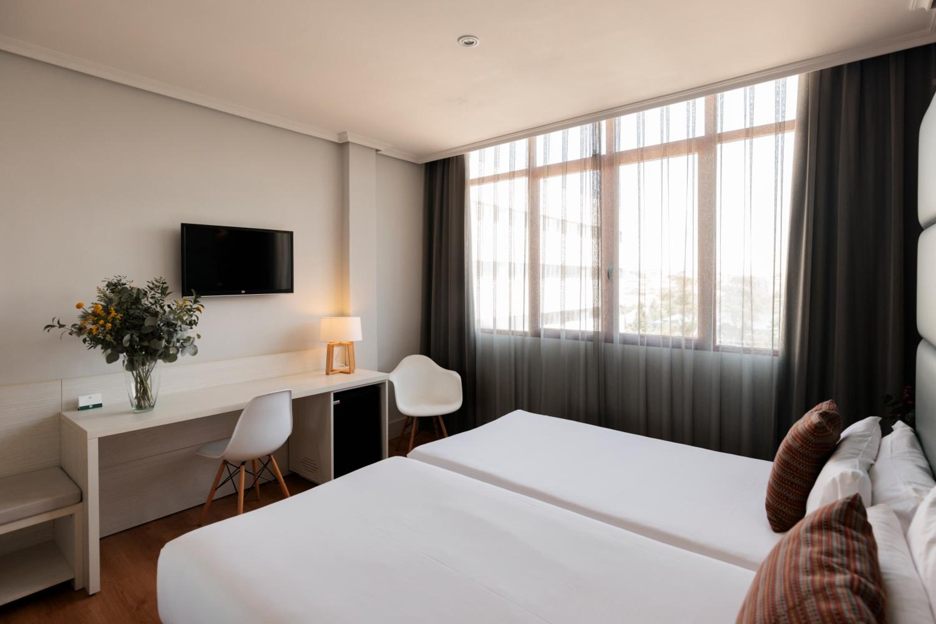 Double or Twin Room - Photo 5