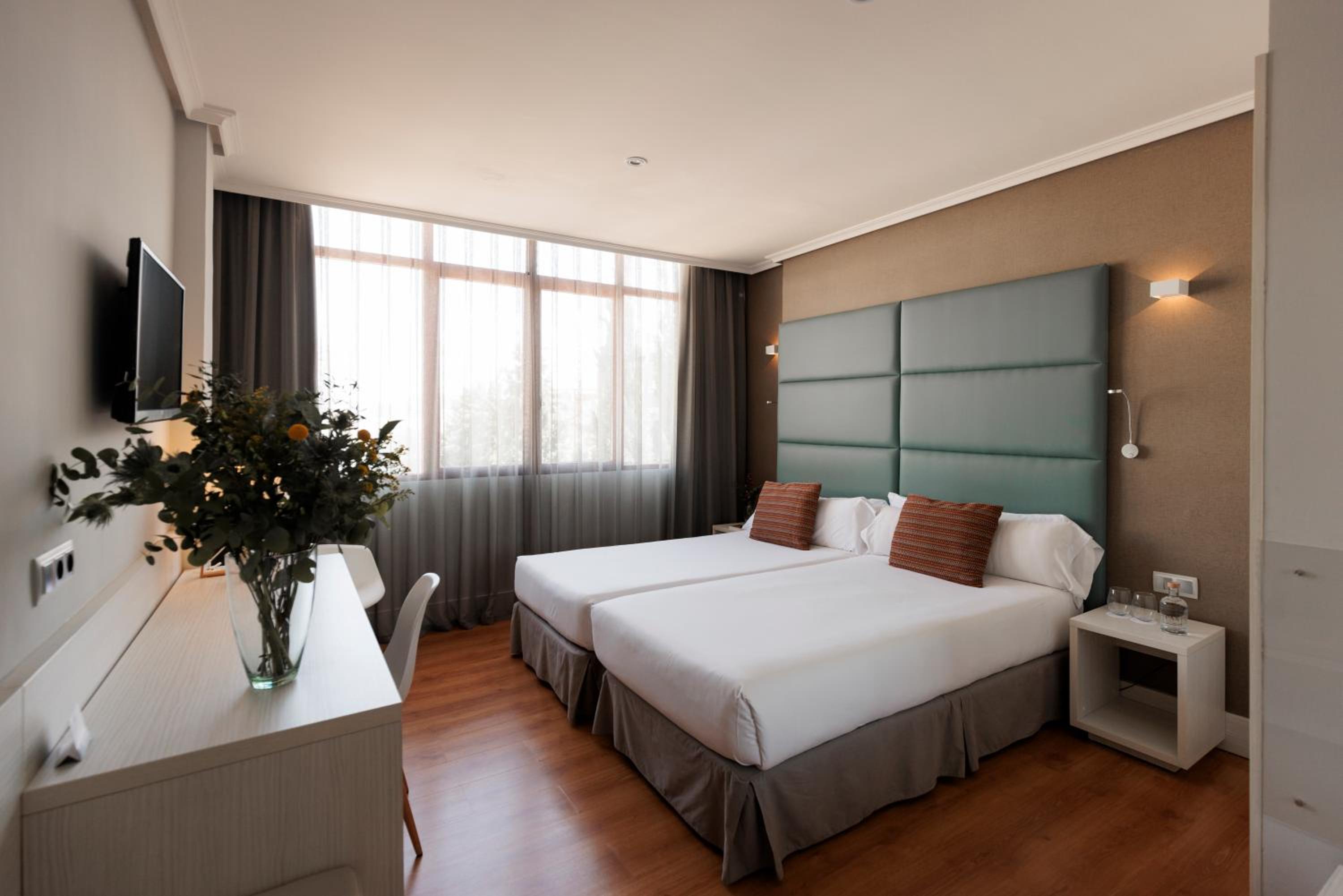 Double or Twin Room - Photo 3