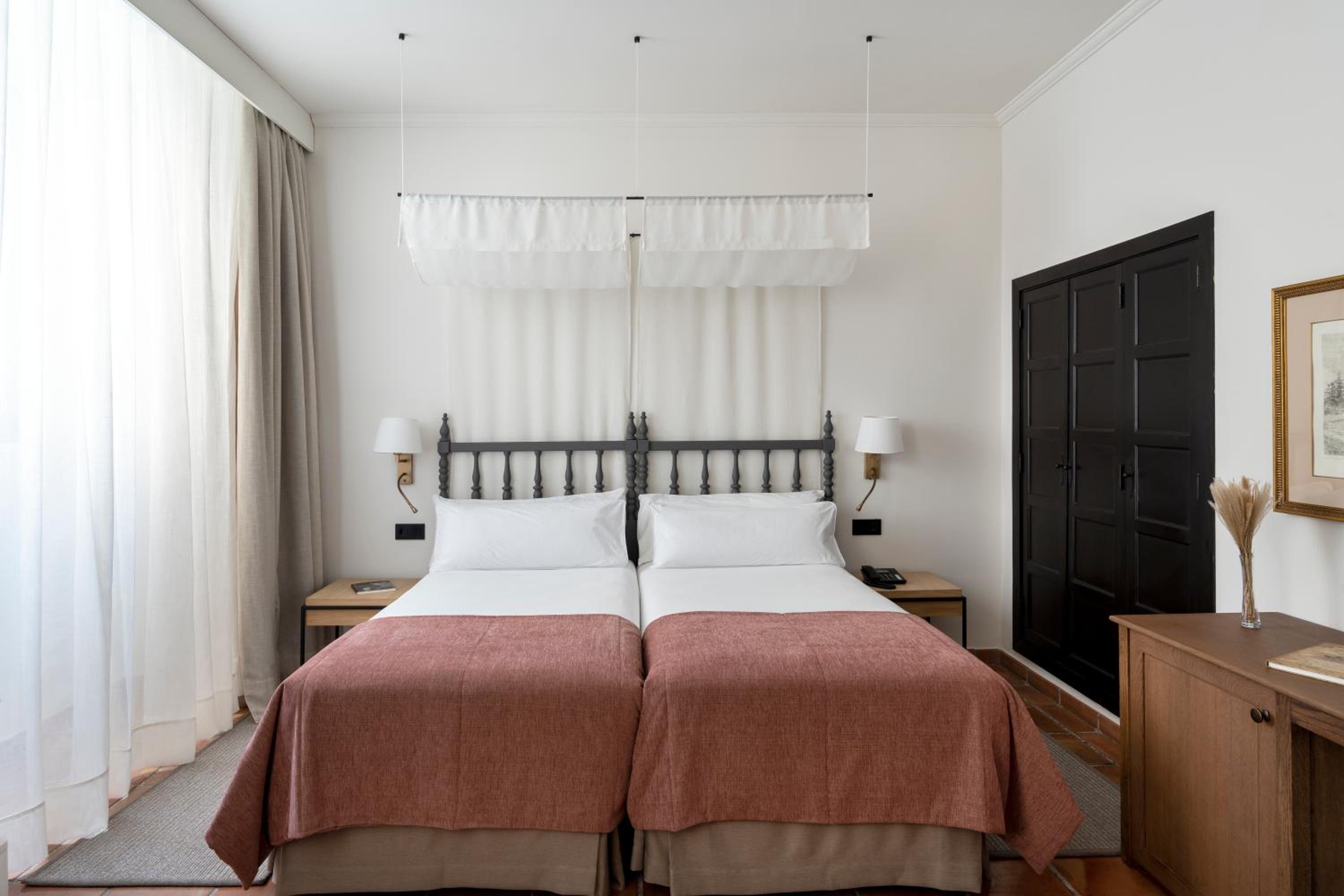 Standard Double Room - Photo 4