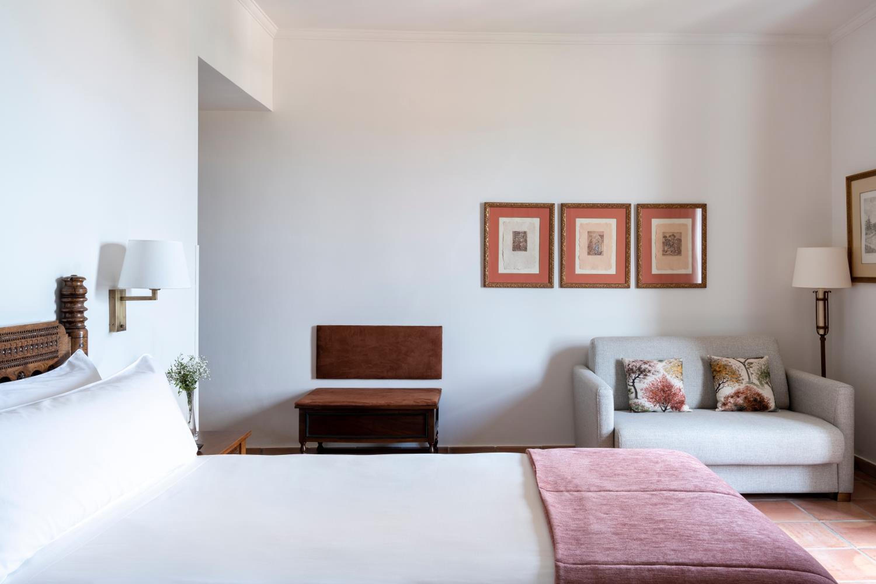 Standard Double Room (2 Adults + 1 Child) - Photo 4