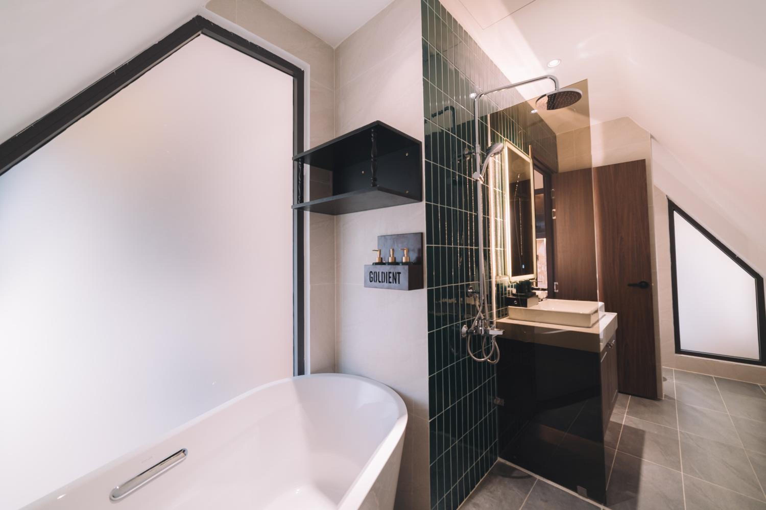 Junior Suite with Balcony - Photo 21