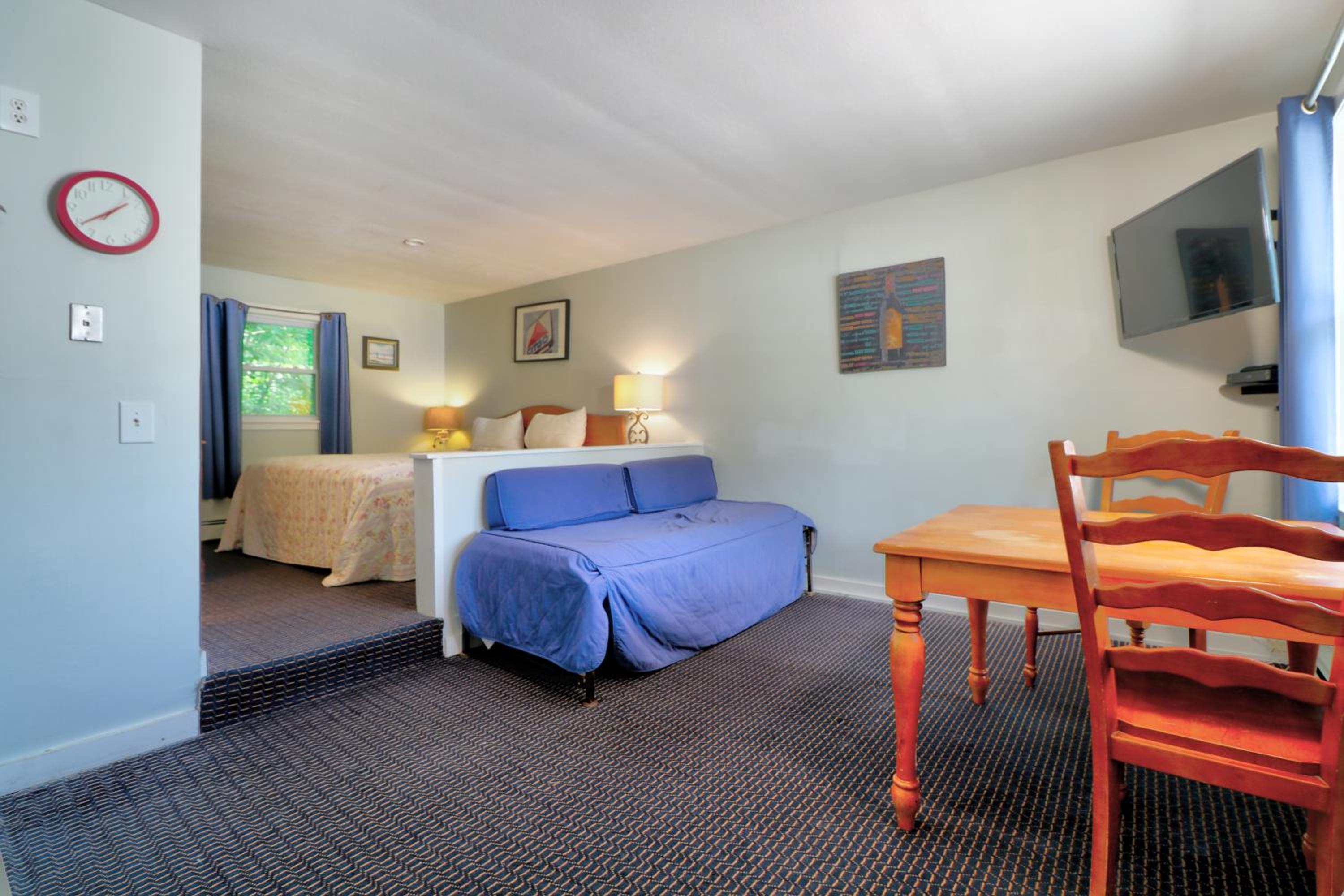 Deluxe King Suite photo 2