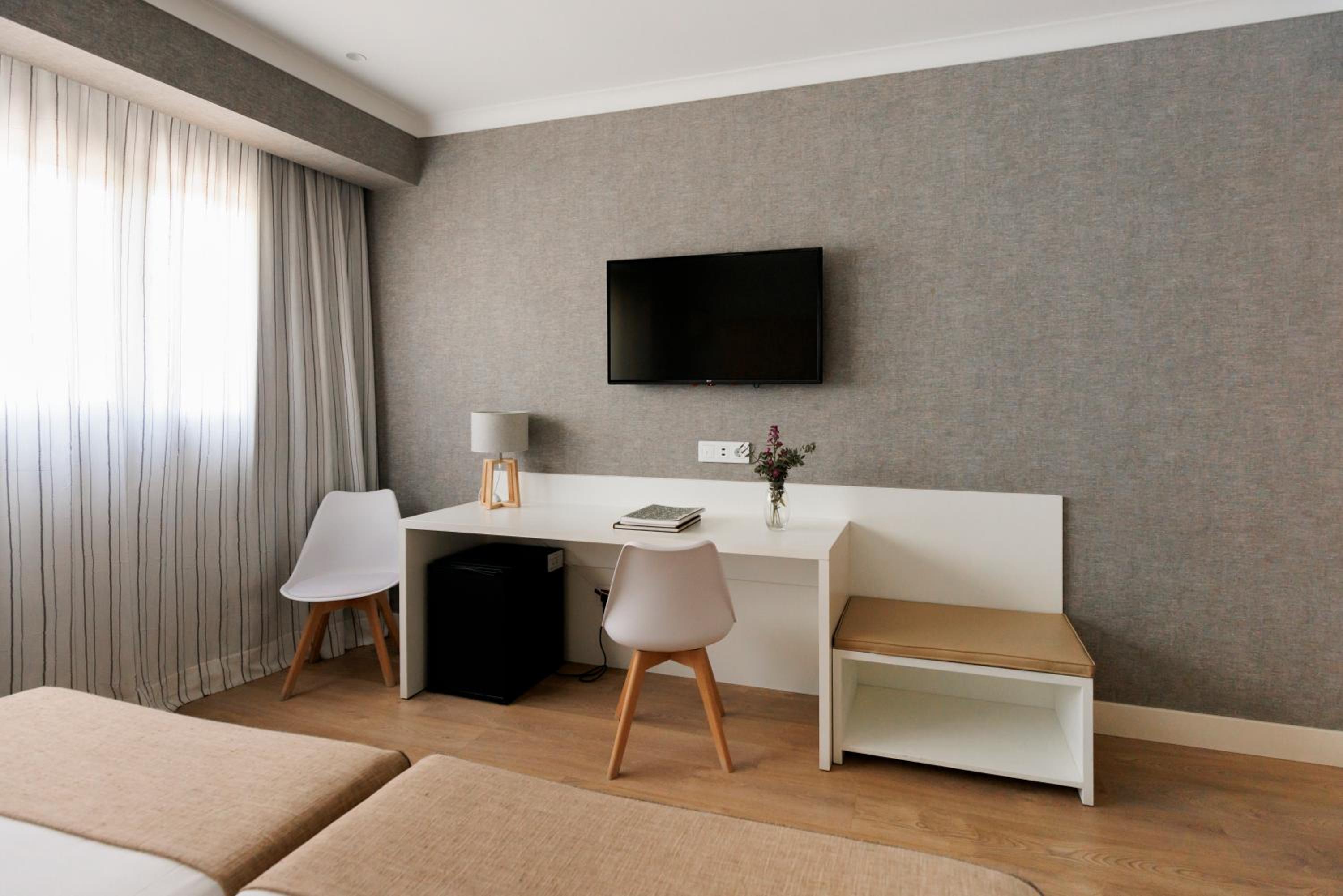 Superior Double or Twin Room - Photo 7