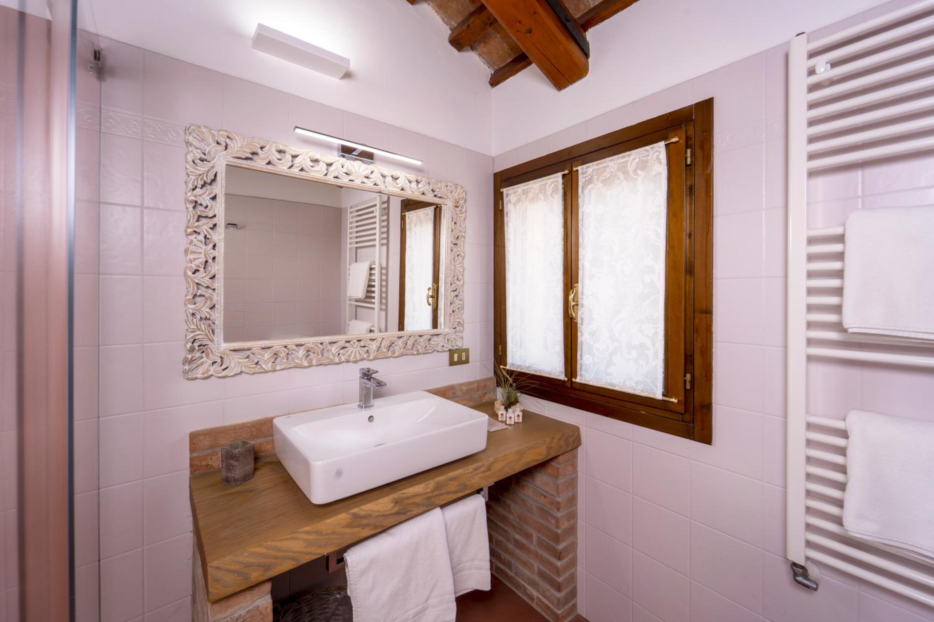 Triple Room with Private Bathroom - Photo 11