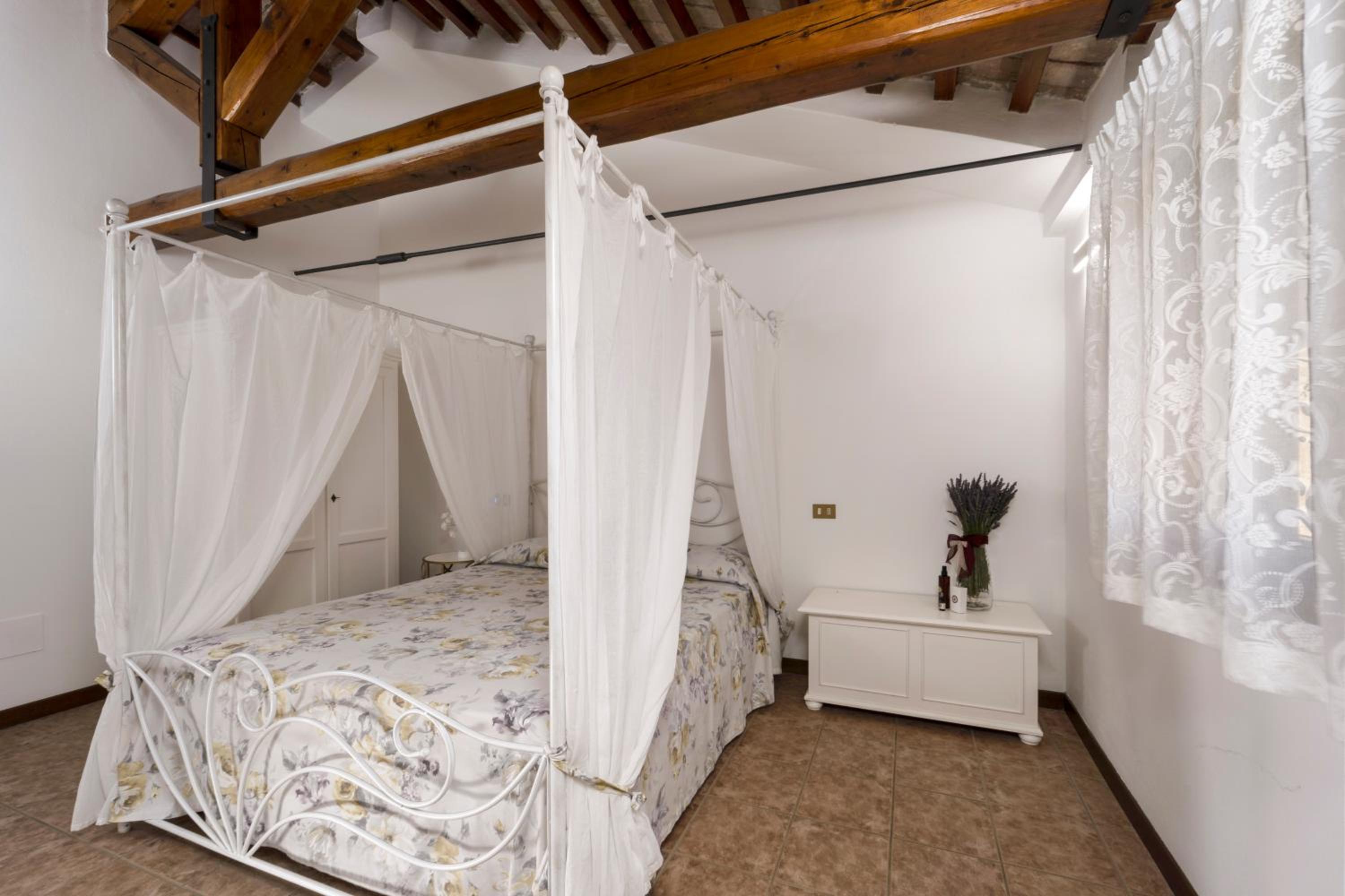 Double Room with Private Bathroom - Photo 4