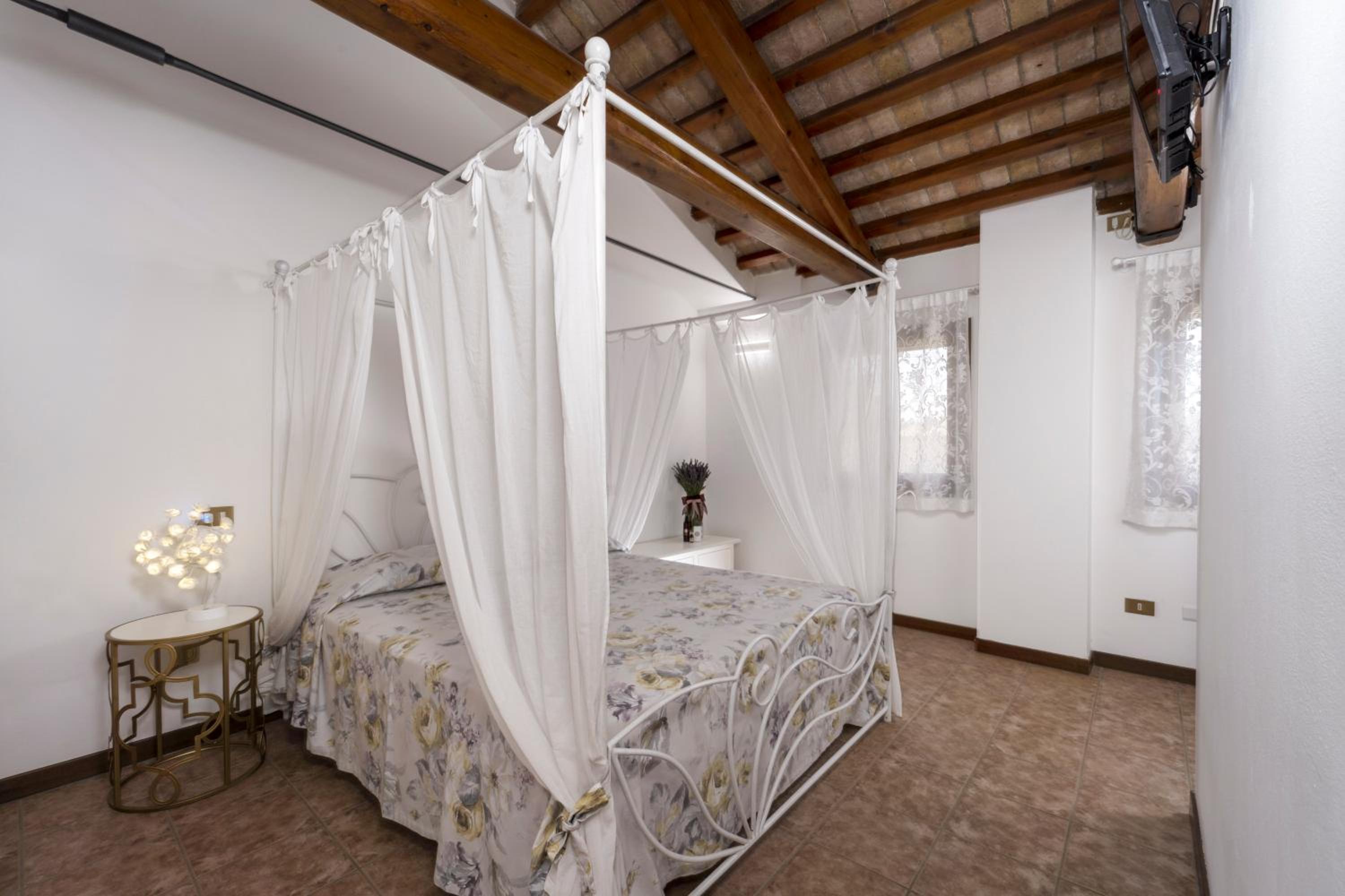 Double Room with Private Bathroom - Photo 1