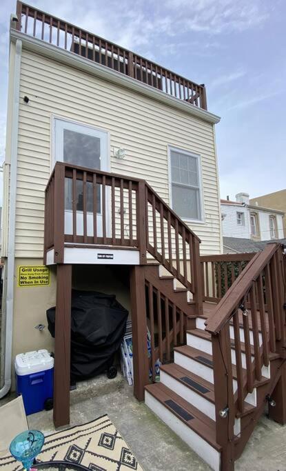 Three-Bedroom House photo 2