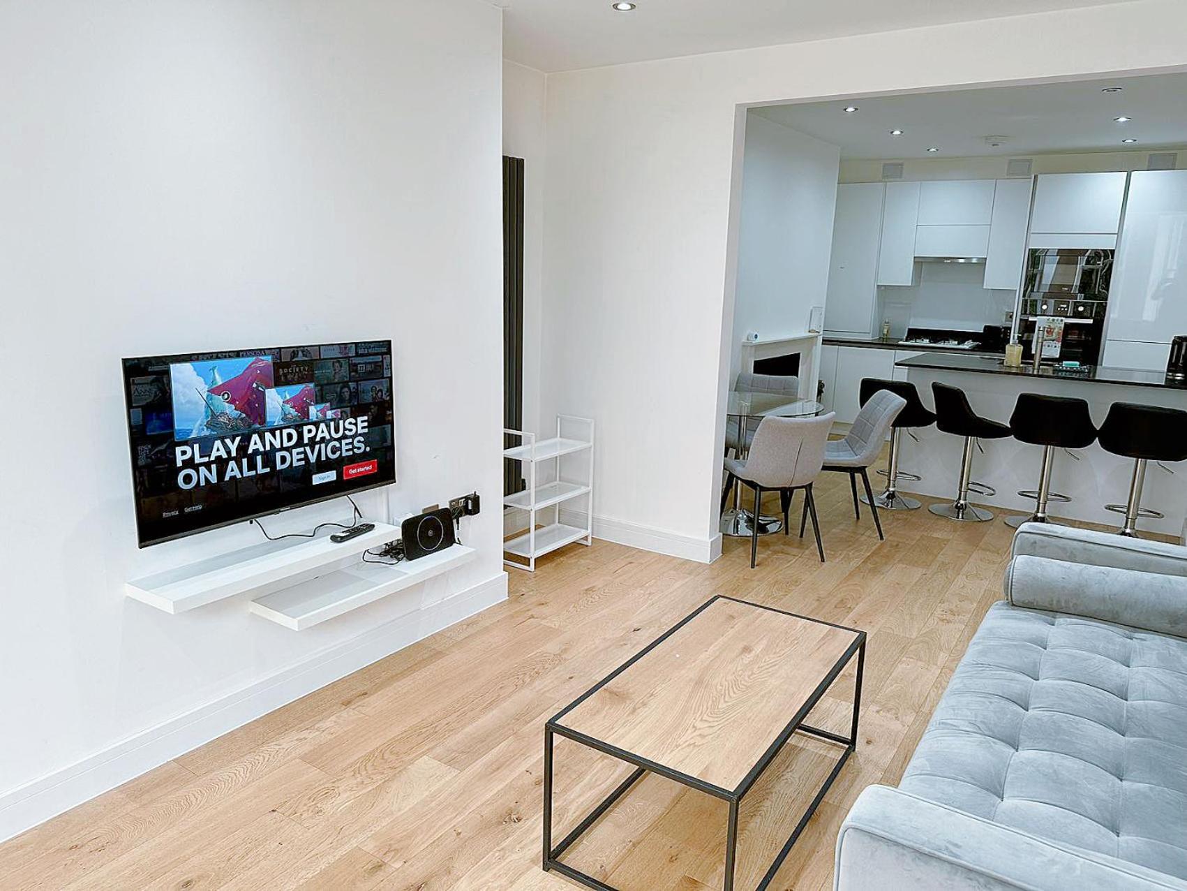 One-Bedroom Apartment photo 1
