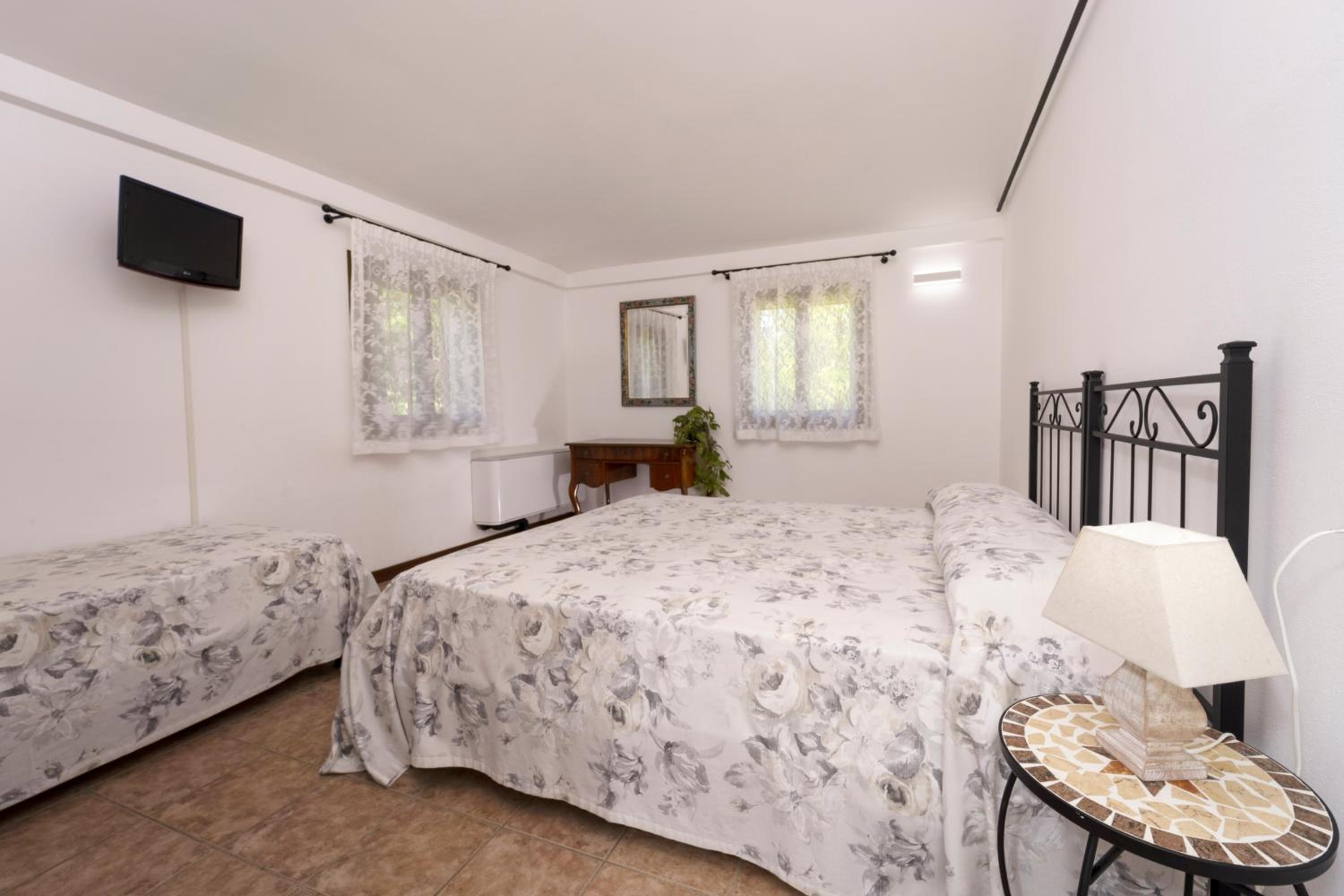 Triple Room with Private Bathroom - Photo 1