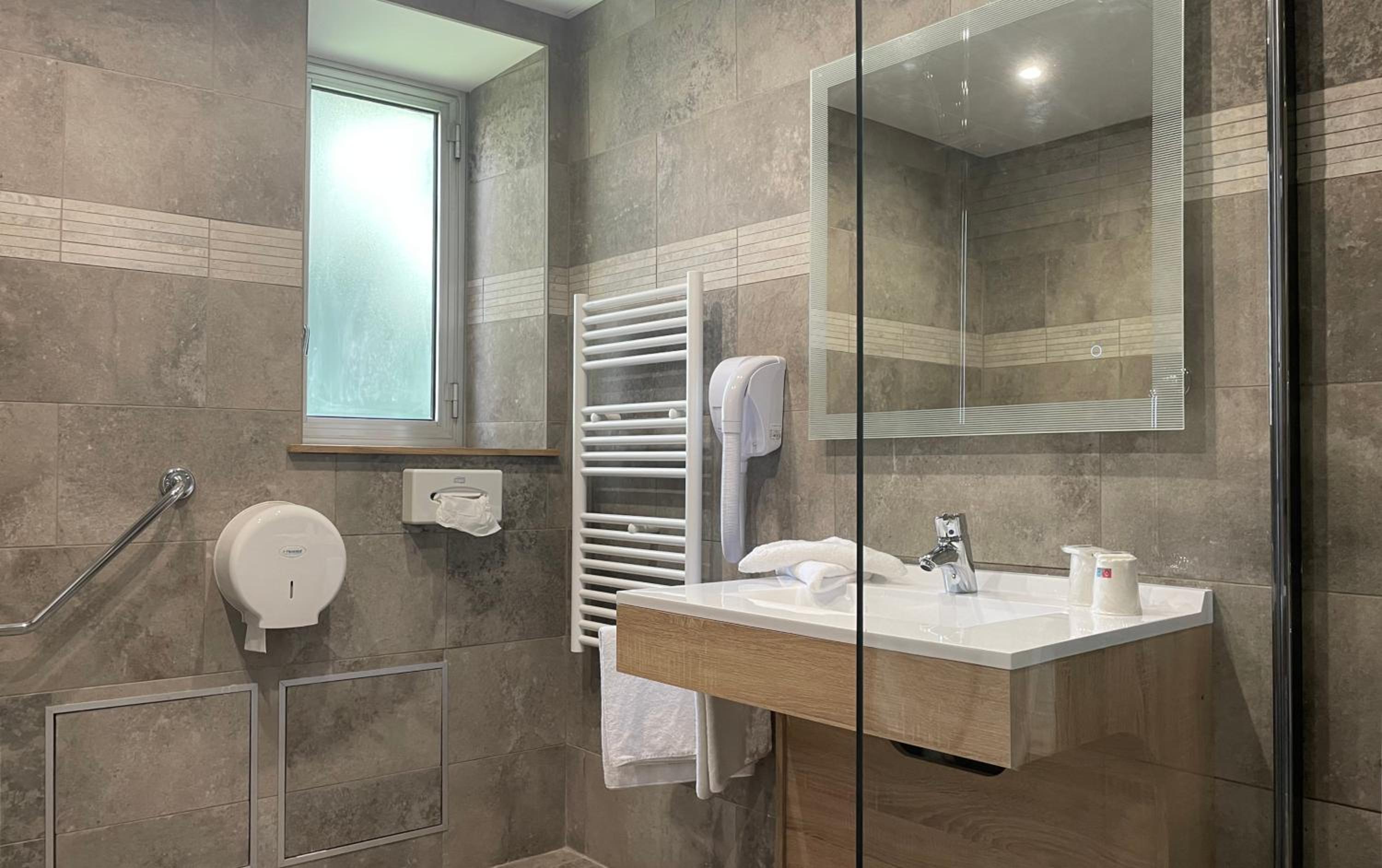 Superior Twin Room - Photo 4