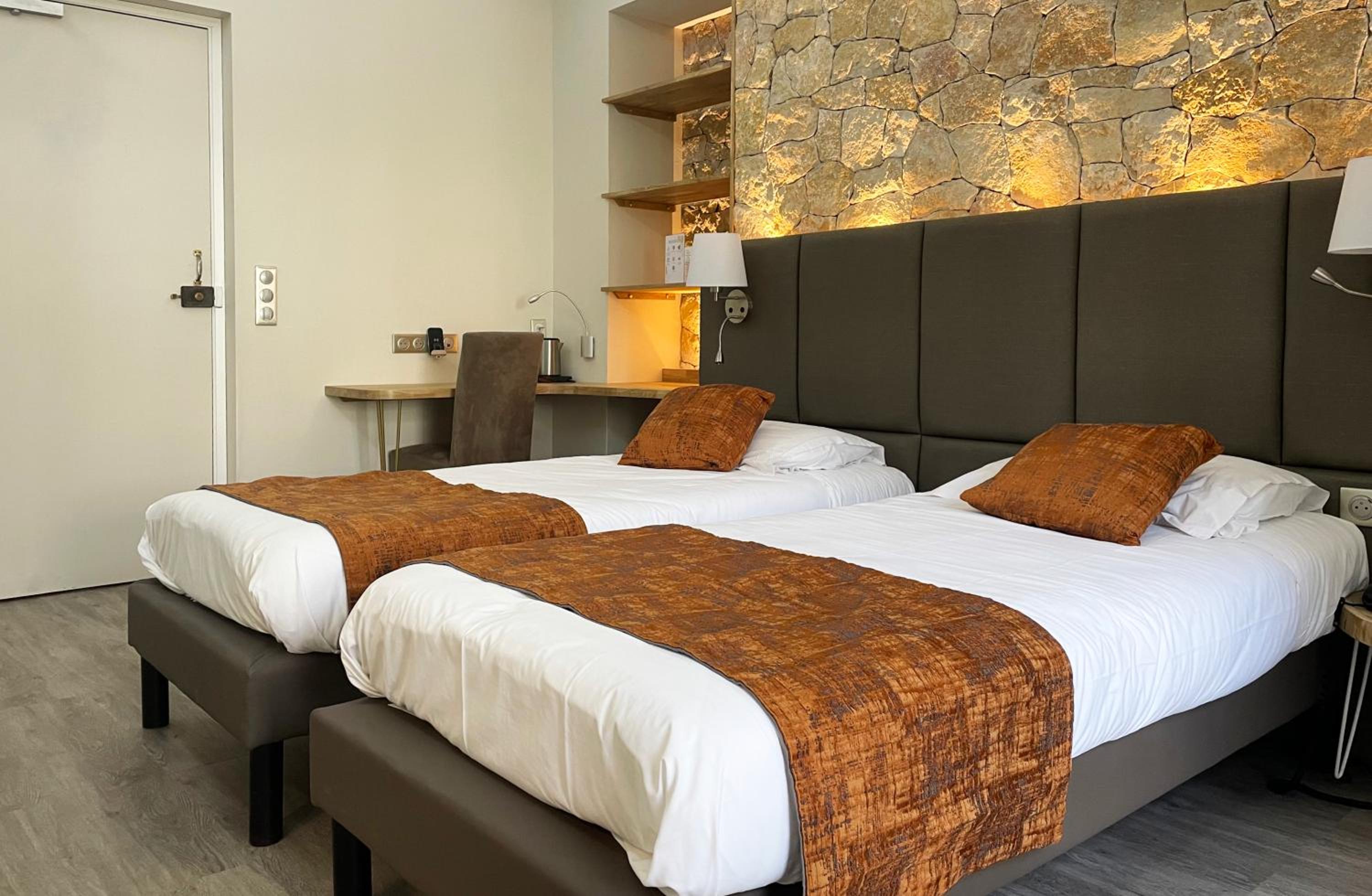 Superior Twin Room - Photo 1