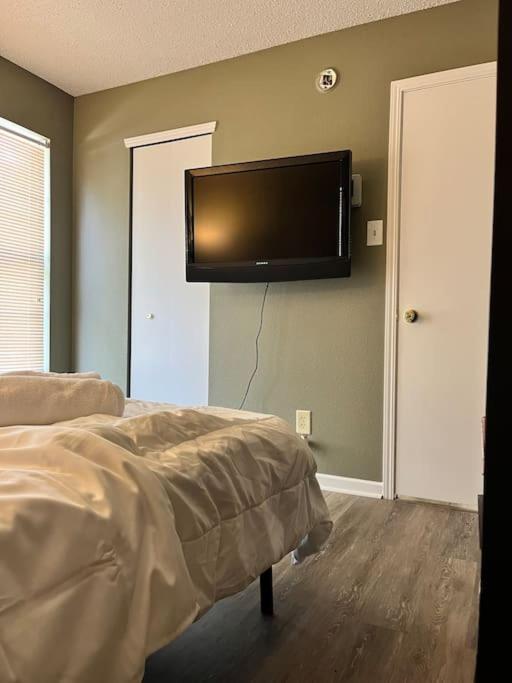 Three-Bedroom House photo 2